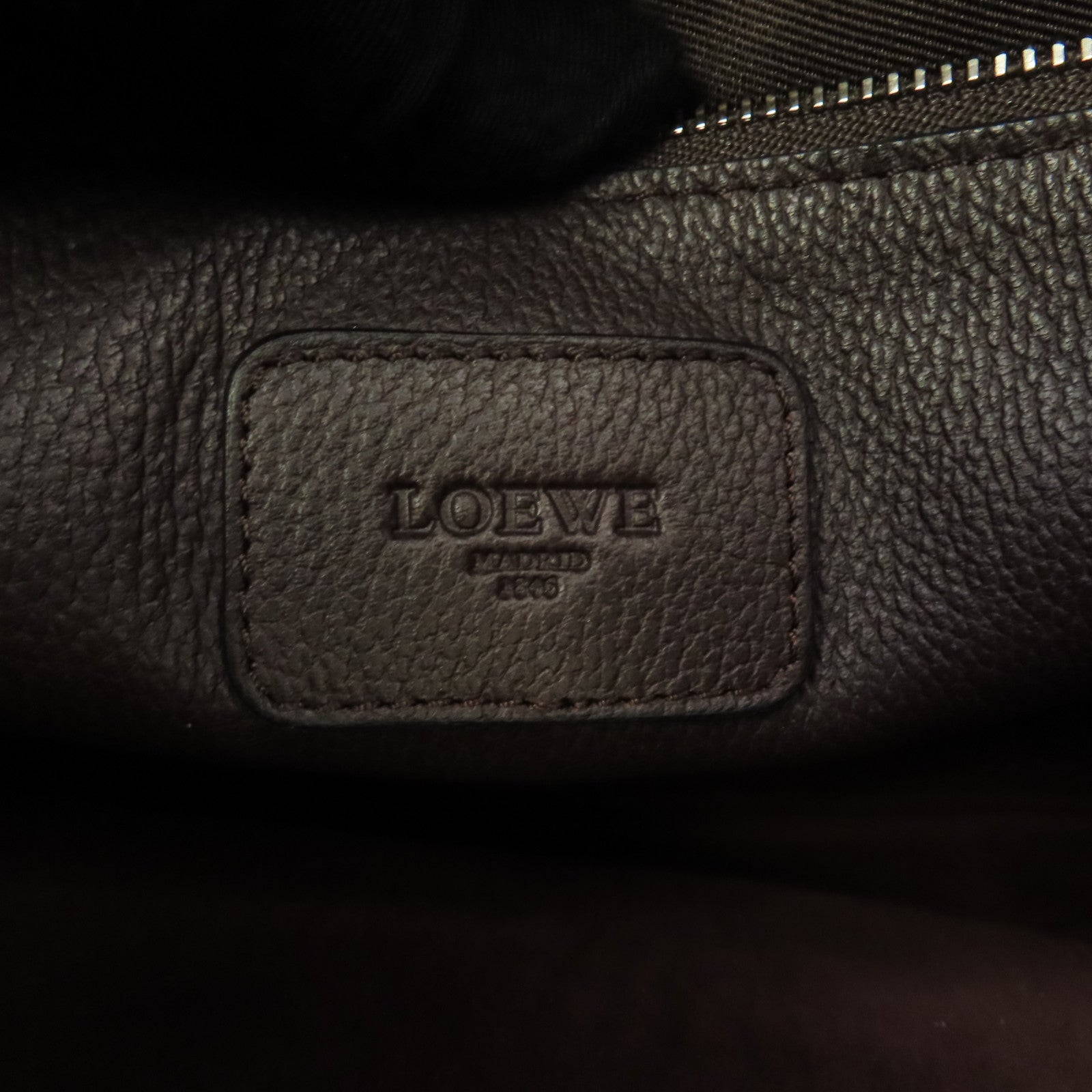 LOEWE 牛皮皮革Shoulder Bag銀扣肩背袋啡色
