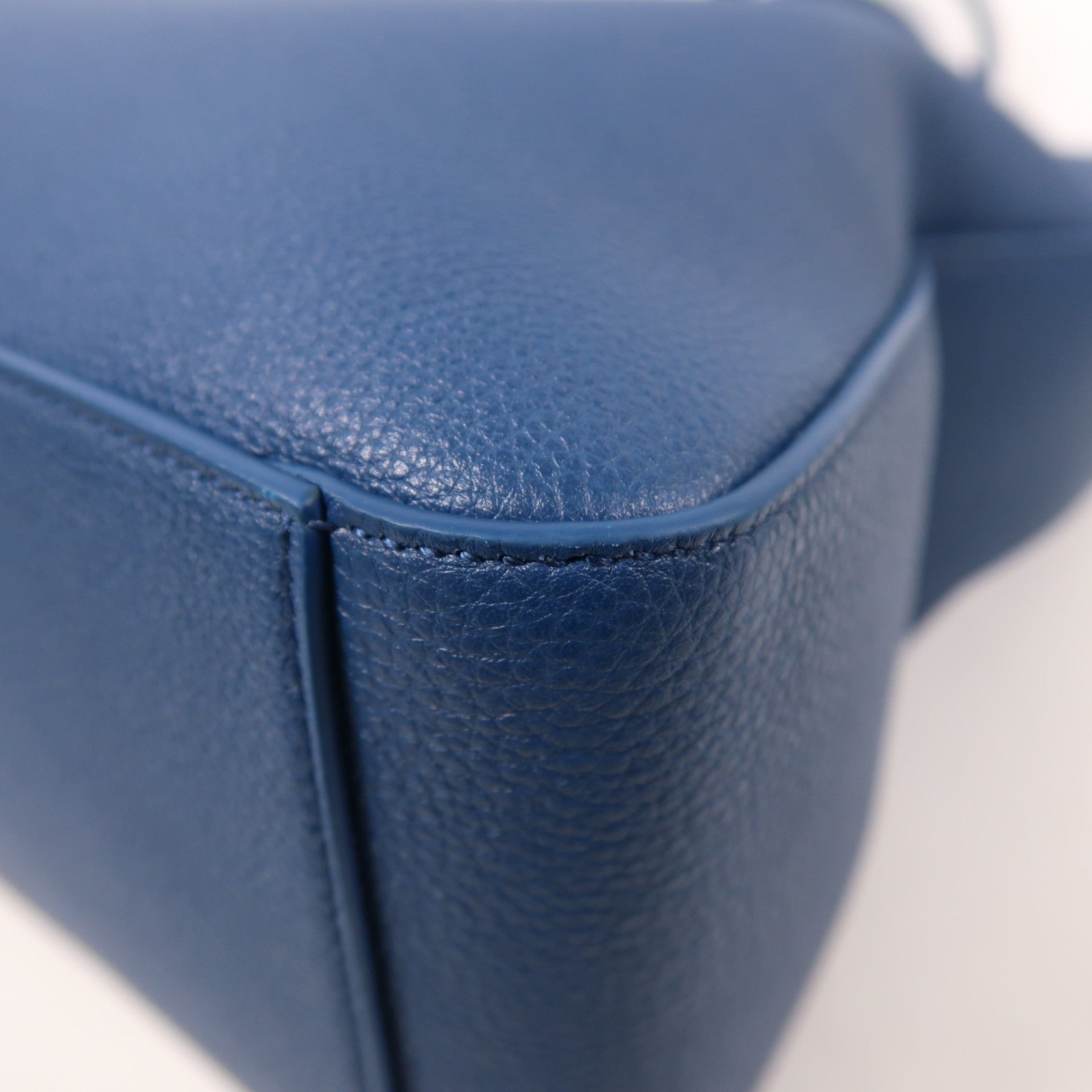 Salvatore Ferragamo 牛皮皮革Star Shaped Tote Bag銀扣手挽袋