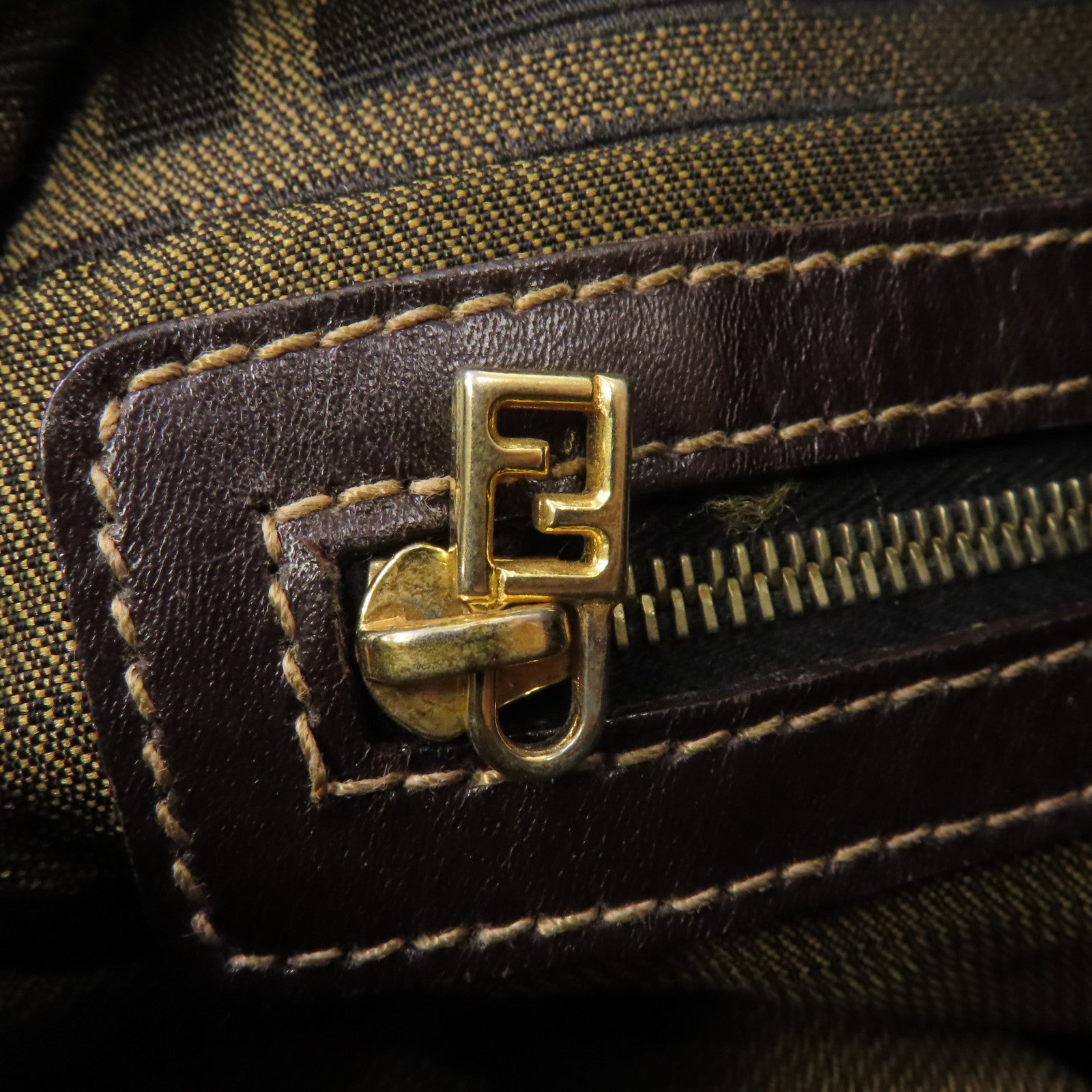 FENDI 帆布Shoulder Bag金扣肩背袋啡色