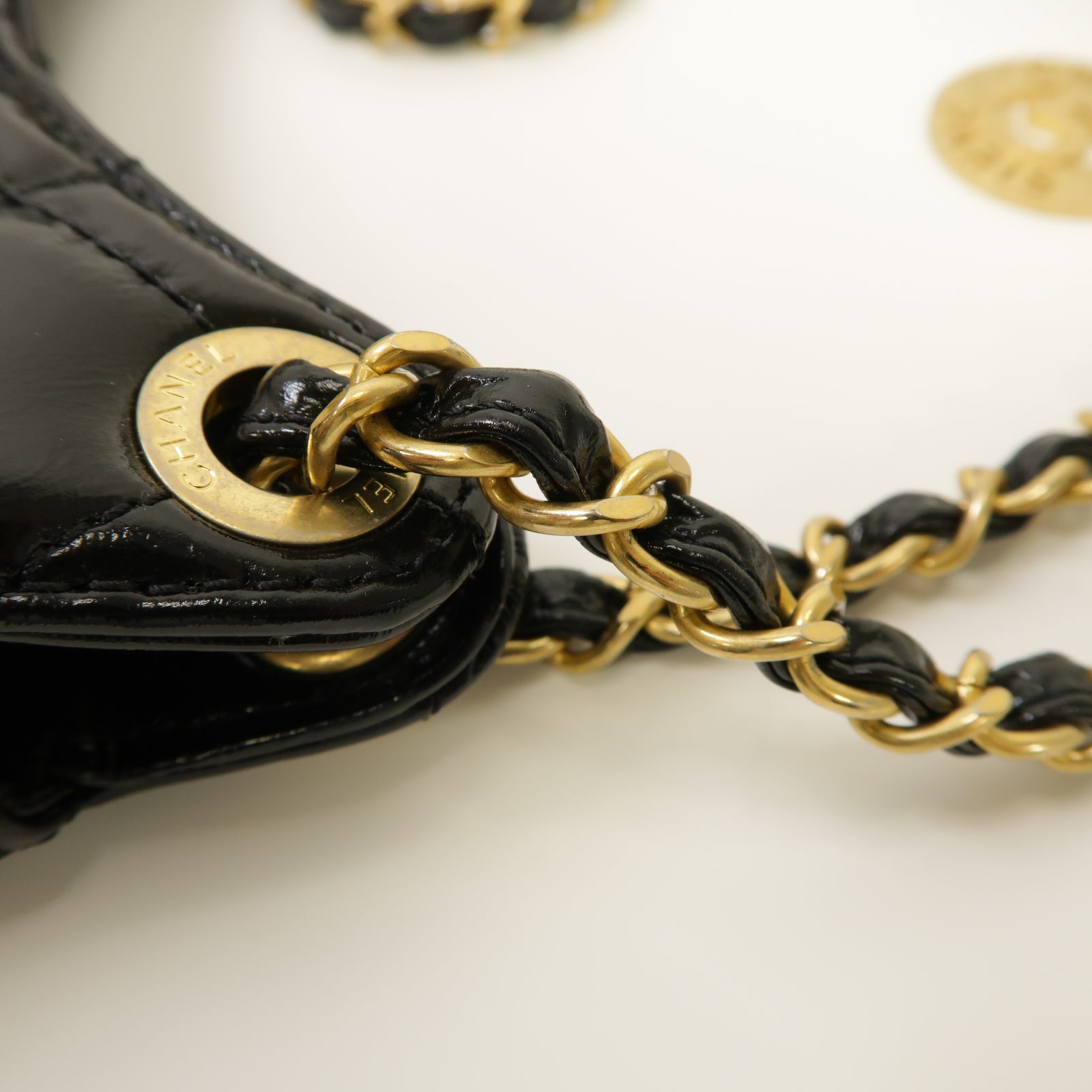 CHANEL 菱格漆皮皮革Chain Shoulder Bag金扣鏈帶肩背袋黒色