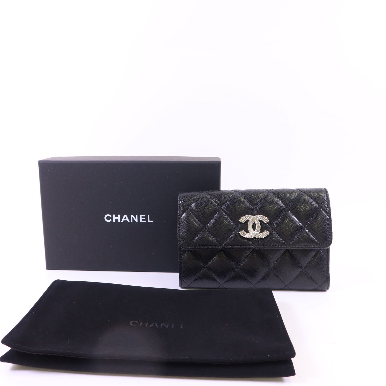 CHANEL 牛皮皮革Trifold Wallet銀扣錢包