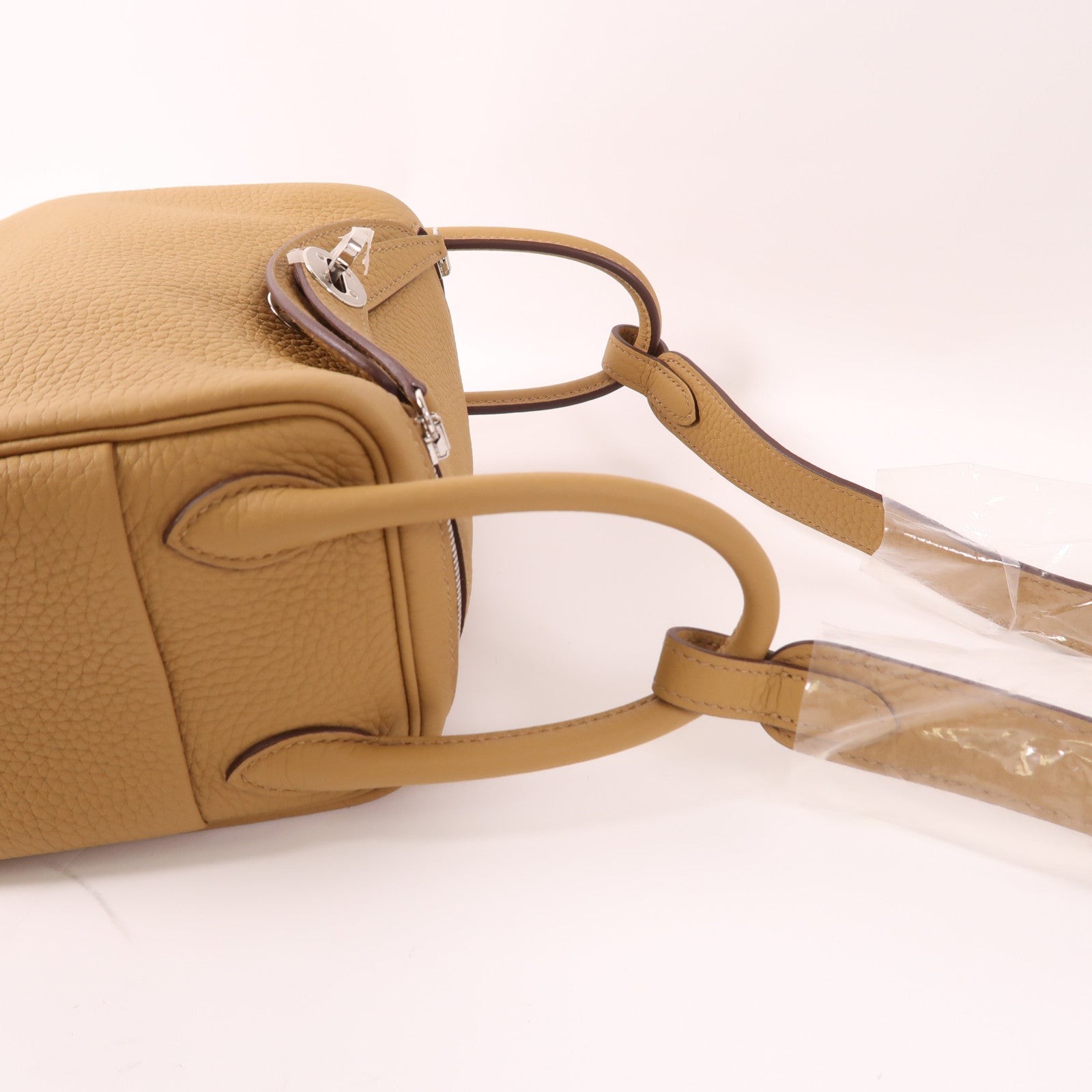 HERMES Clemence皮革Mini Lindy銀扣手挽肩背兩用袋Biscuit