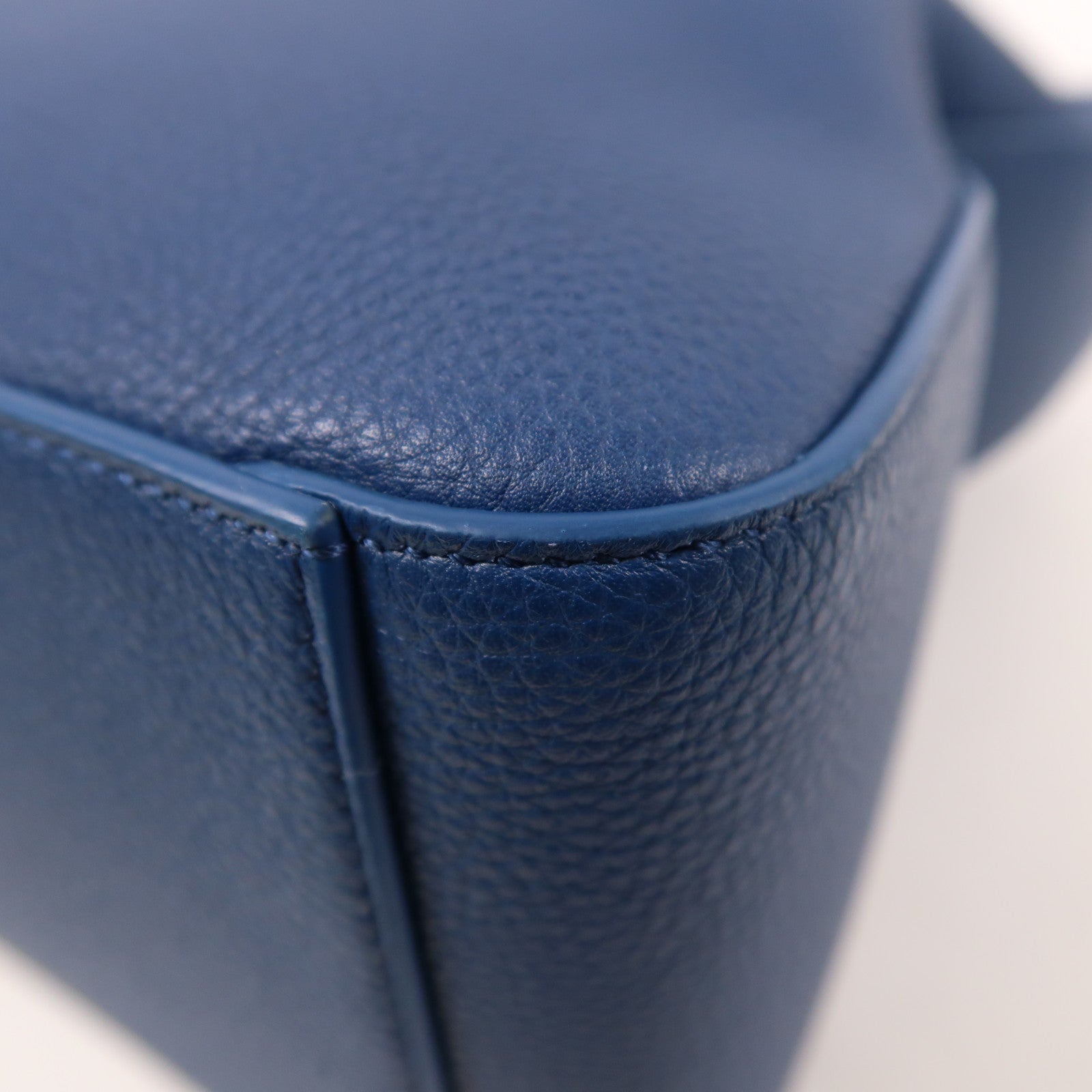 Salvatore Ferragamo 牛皮皮革Star Shaped Tote Bag銀扣手挽袋