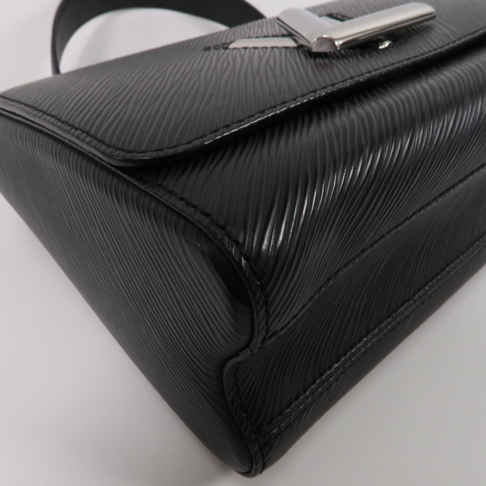 LOUIS VUITTON Epi Twist MM鏈帶肩背袋