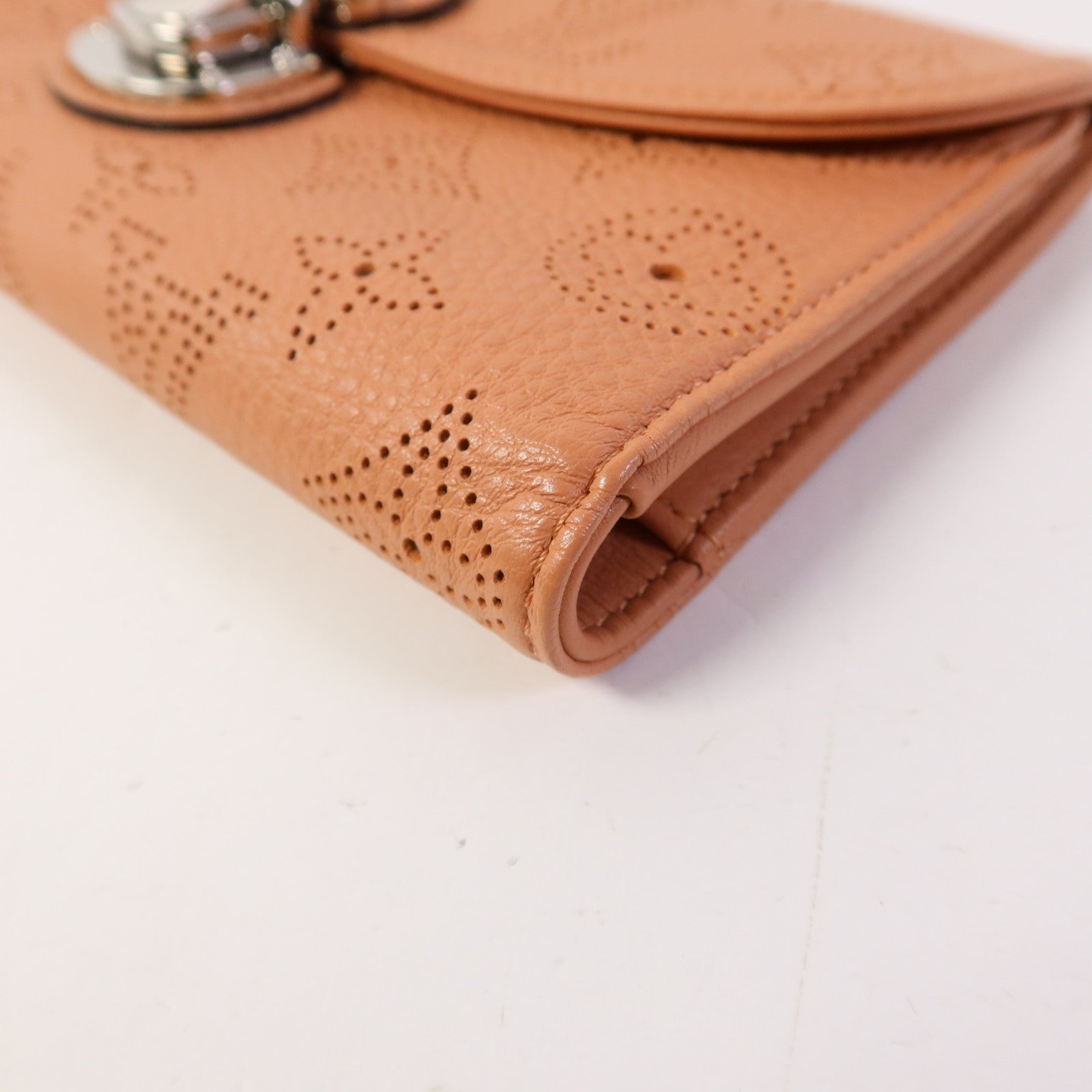 LOUIS VUITTON Mahina Amelia Trifold Wallet銀扣長錢包