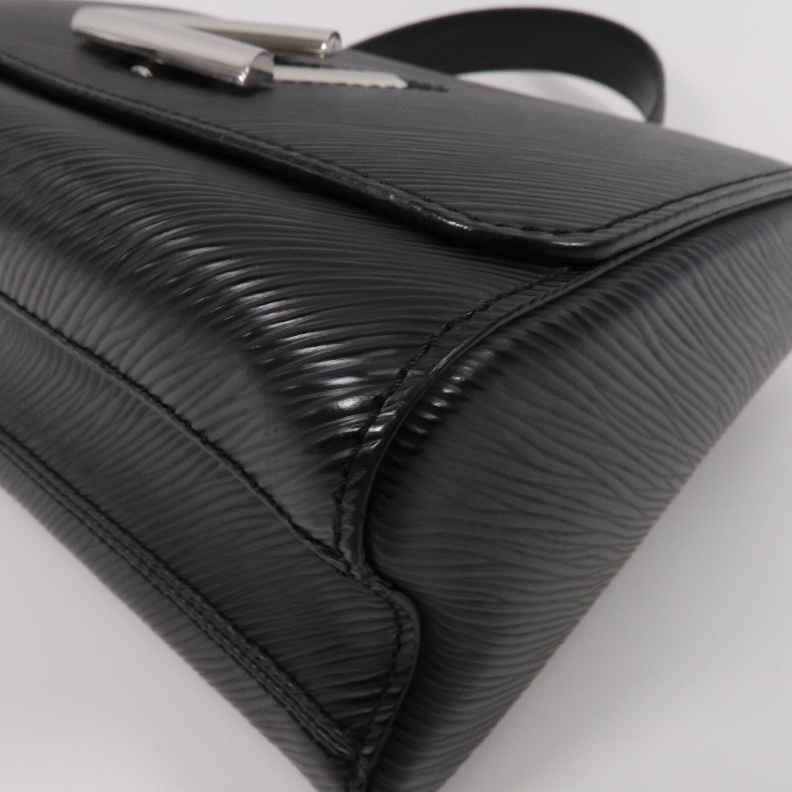 LOUIS VUITTON Epi Twist MM鏈帶肩背袋