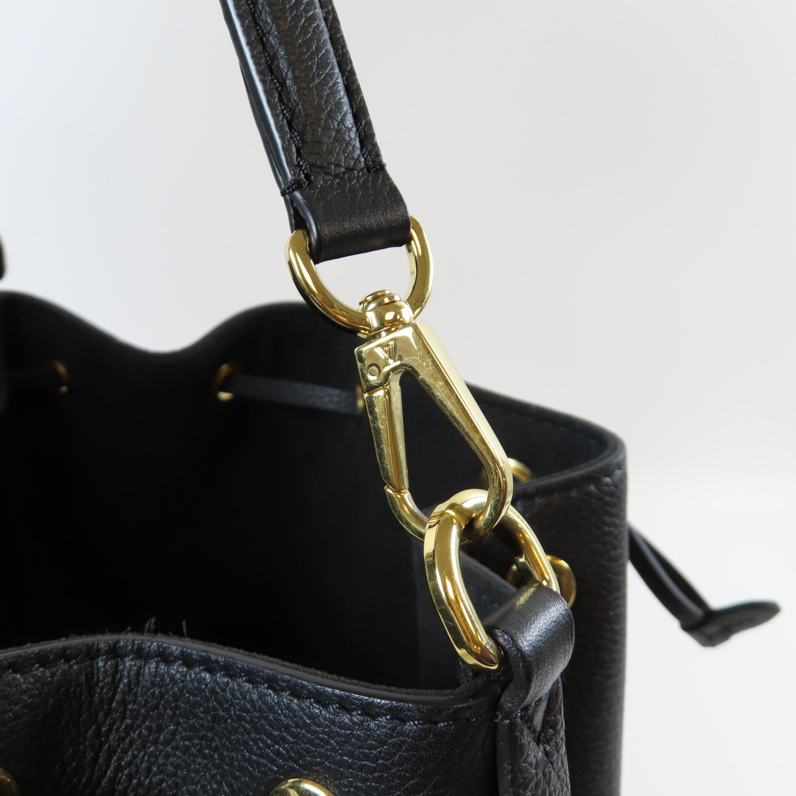 LOUIS VUITTON 牛皮皮革Lockme金扣手挽肩背兩用袋黑色