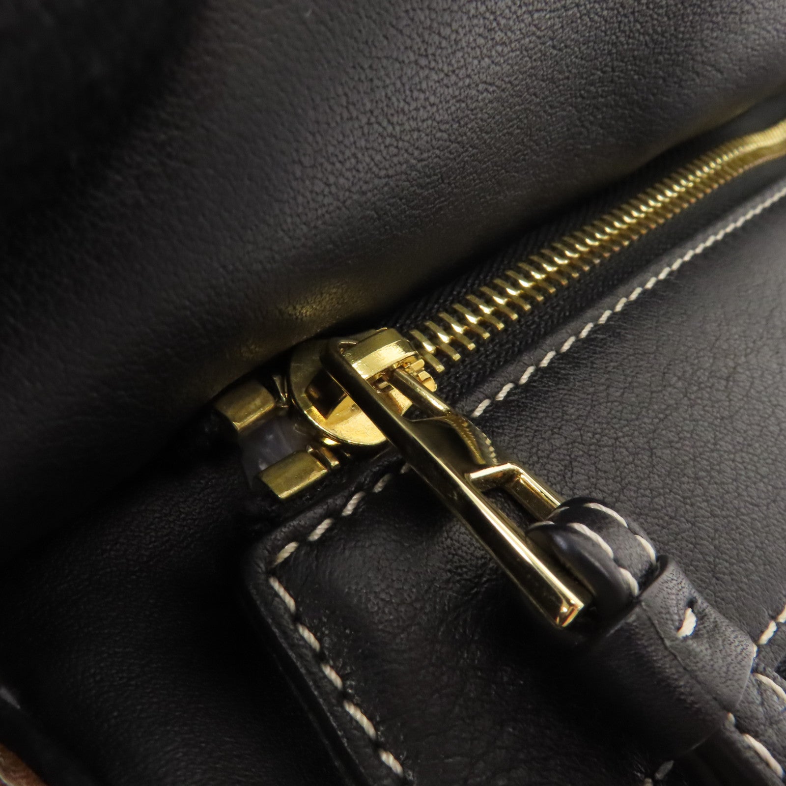 LOEWE 牛皮皮革Puzzle金扣手挽肩背兩用袋黑色/白色/啡色