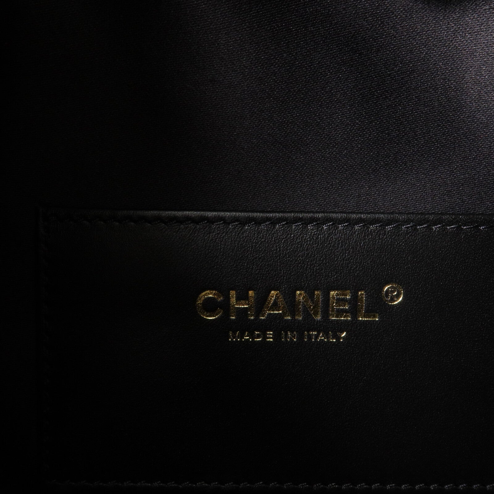 CHANEL 牛皮皮革Chanel 25 Medium鏈帶肩背袋