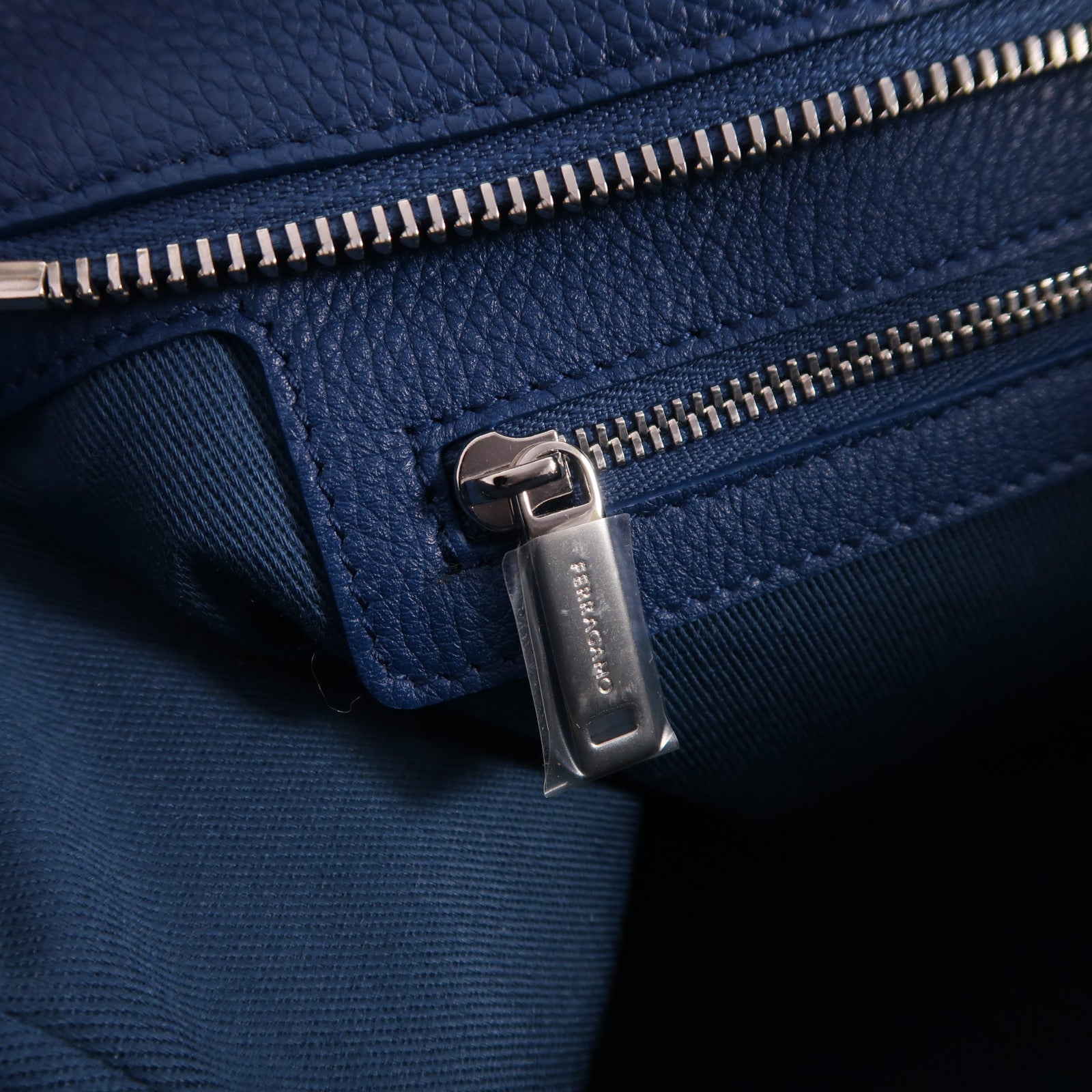 Salvatore Ferragamo 牛皮皮革Star Shaped Tote Bag銀扣手挽袋