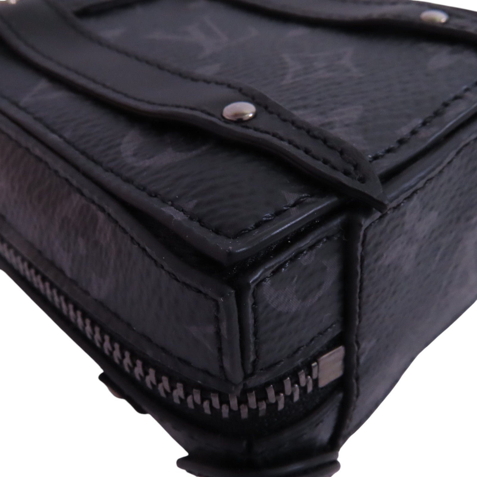 LOUIS VUITTON Monogram Eclipse Trunk Keychain銀扣吊飾鑰匙扣