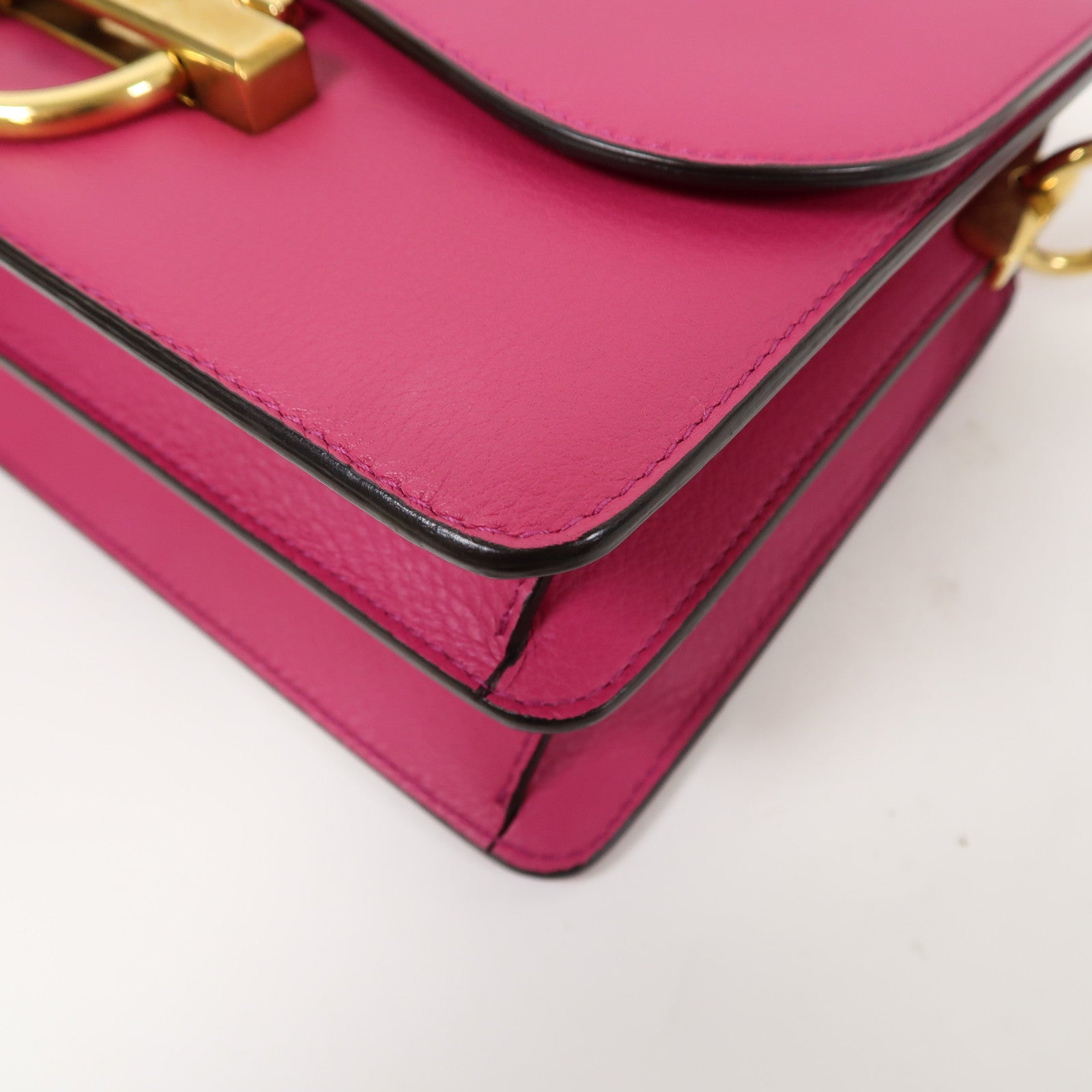 Salvatore Ferragamo 牛皮皮革Shoulder Bag金扣肩背袋粉紅色