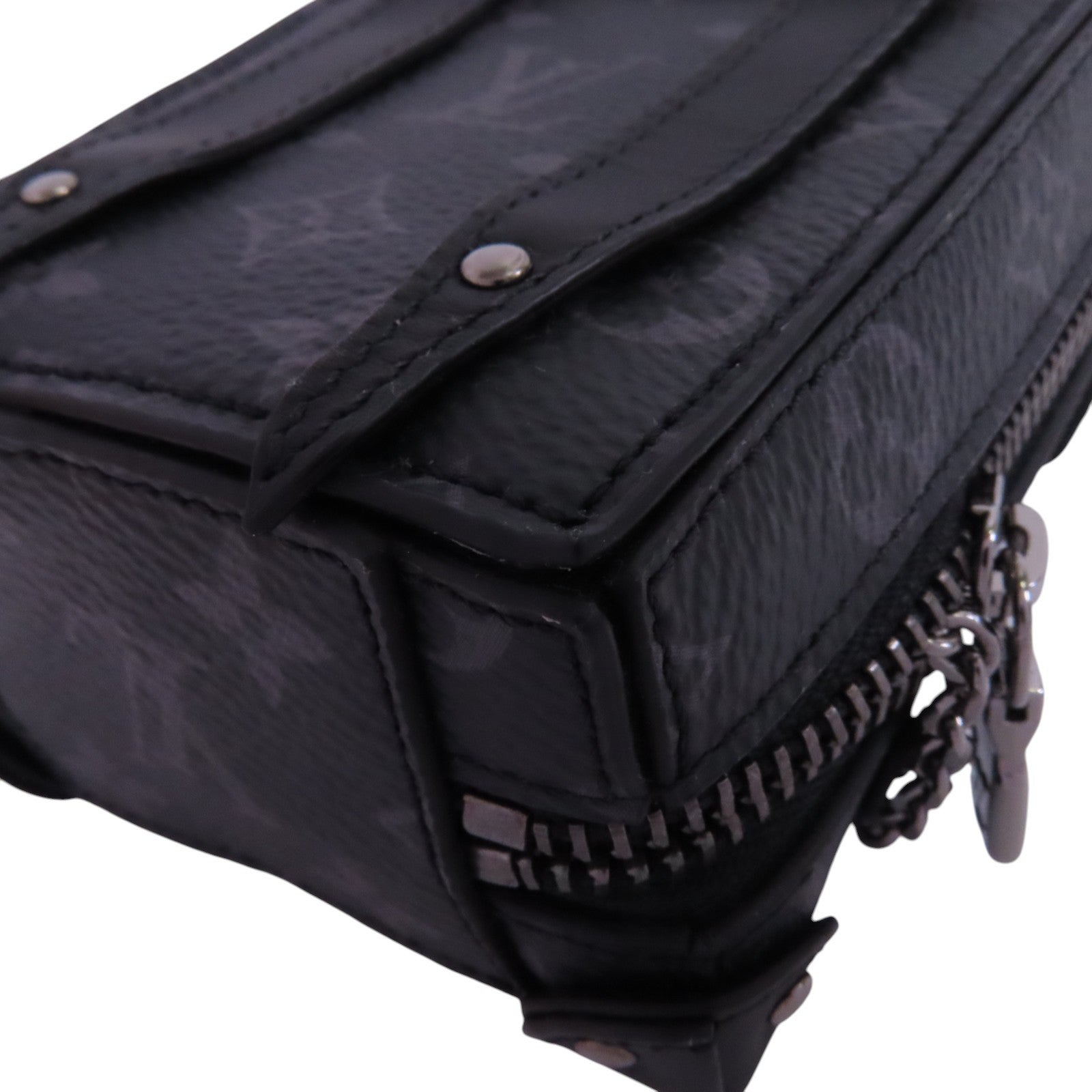 LOUIS VUITTON Monogram Eclipse Trunk Keychain銀扣吊飾鑰匙扣