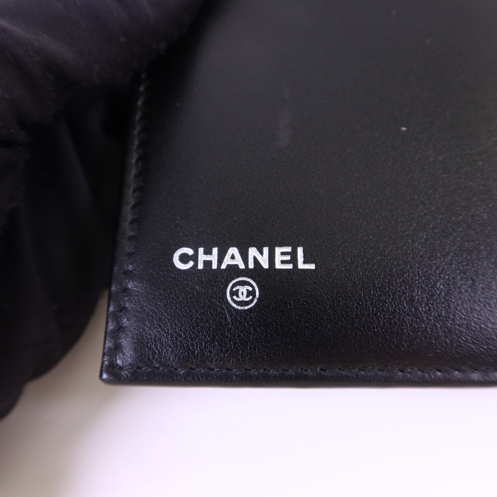 CHANEL 牛皮皮革Trifold Wallet銀扣錢包