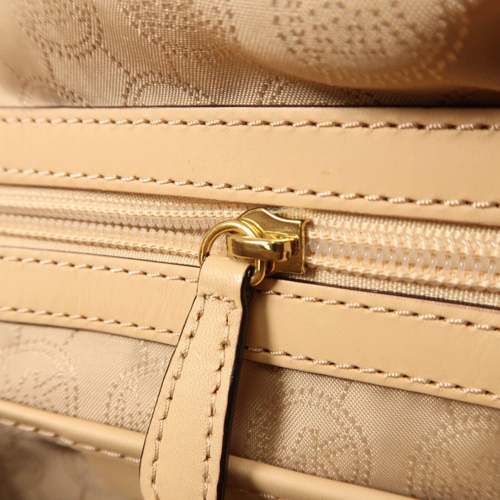 Michael Kors 塗層帆布Grayson金扣手挽袋