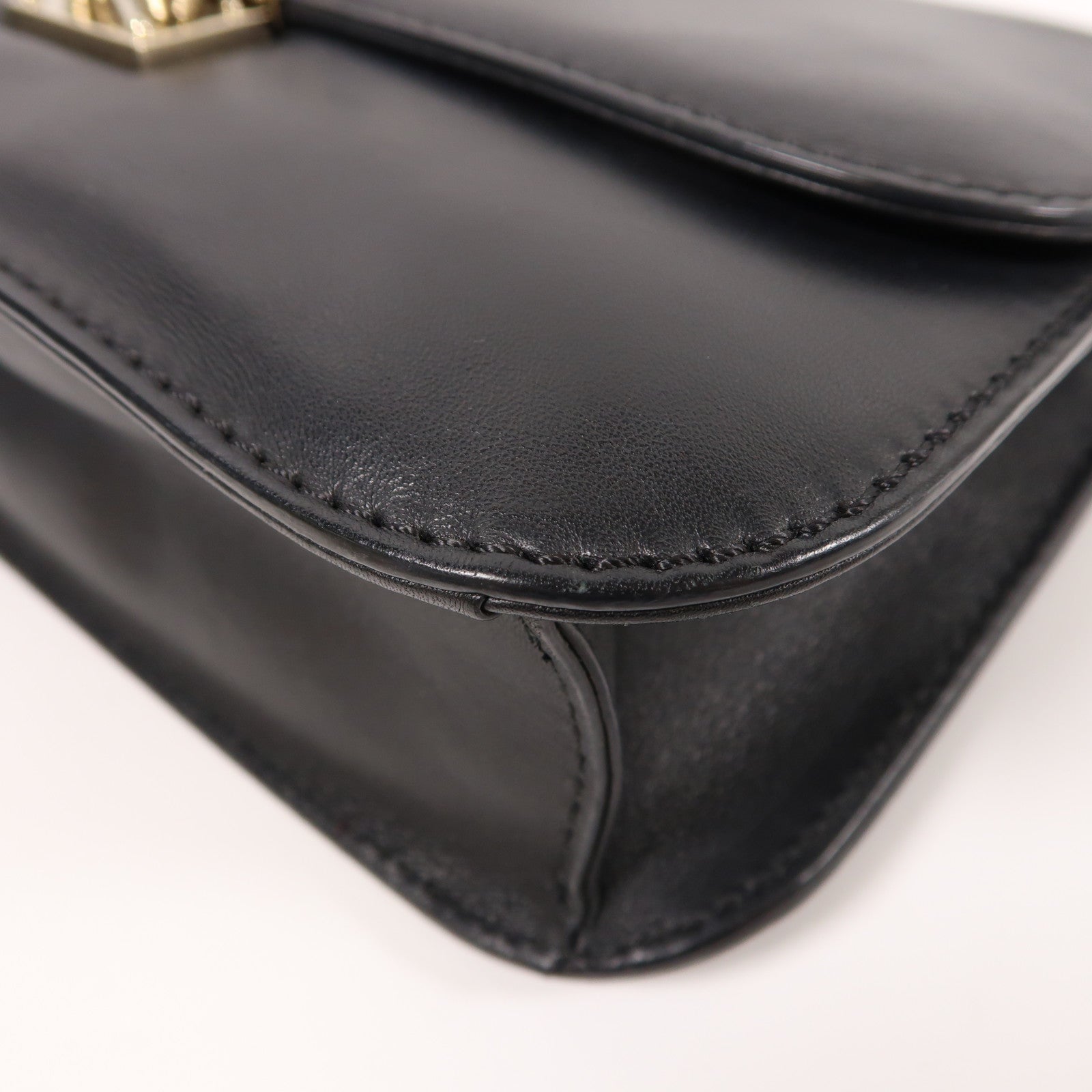 Valentino 牛皮皮革Chain Shoulder金扣鏈帶肩背袋