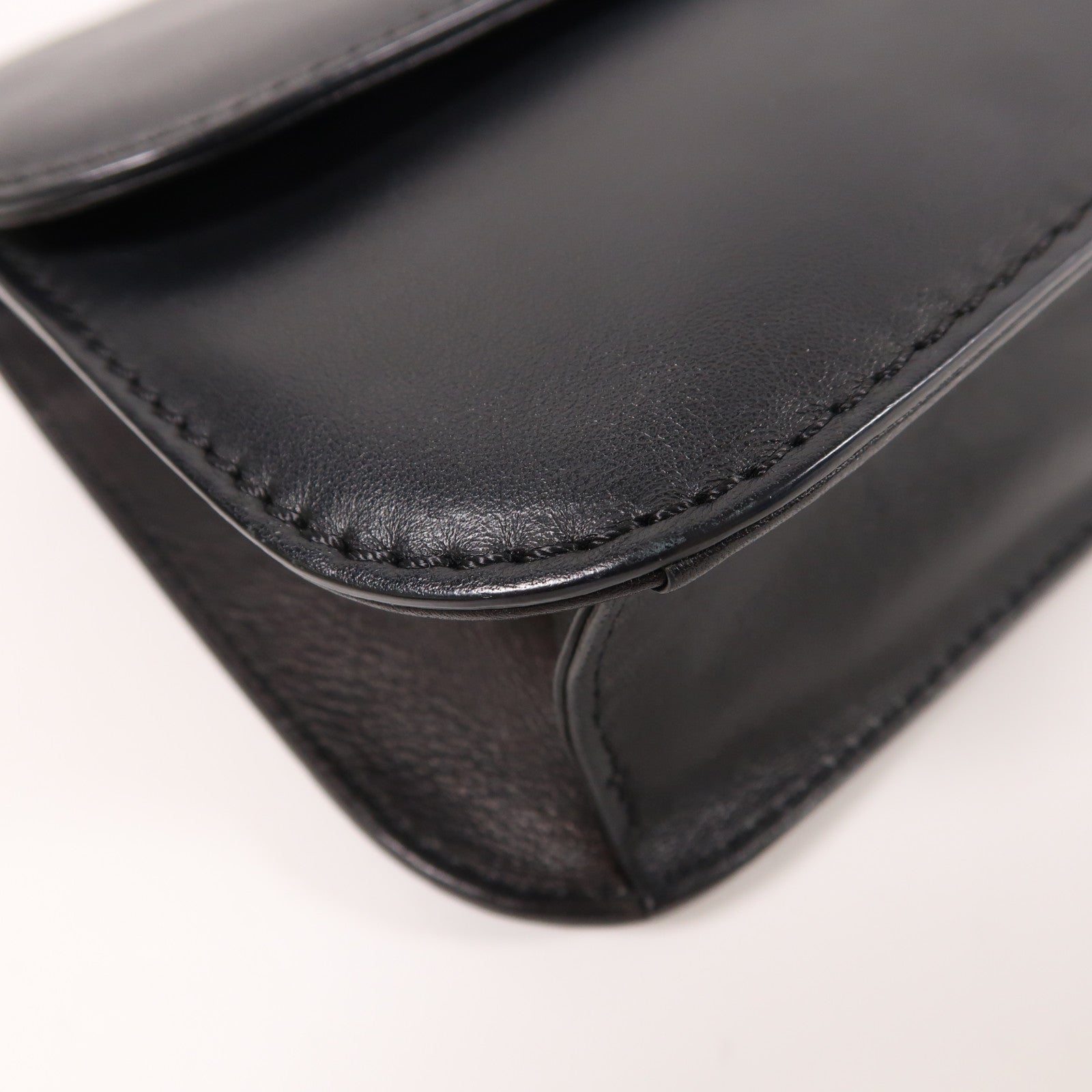 Valentino 牛皮皮革Chain Shoulder金扣鏈帶肩背袋