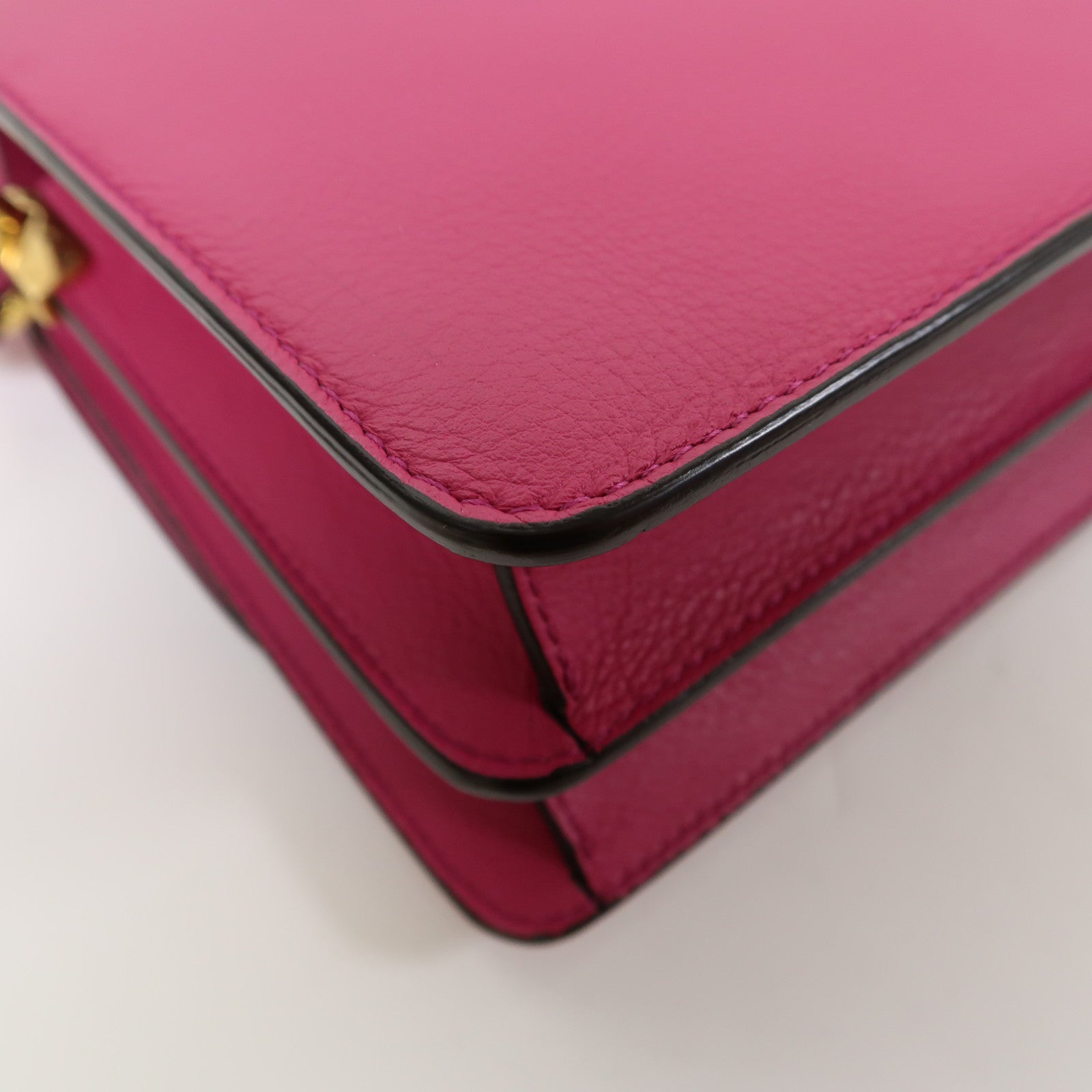 Salvatore Ferragamo 牛皮皮革Shoulder Bag金扣肩背袋粉紅色