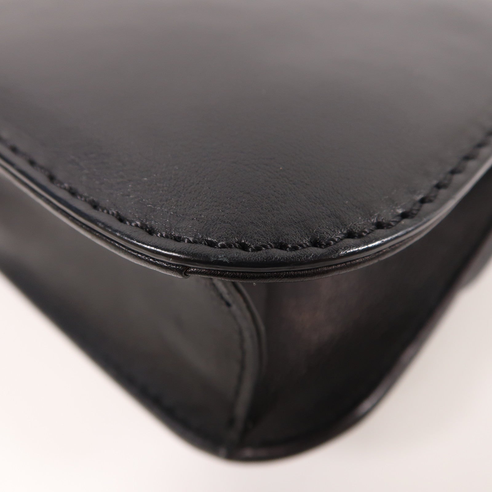 Valentino 牛皮皮革Chain Shoulder金扣鏈帶肩背袋