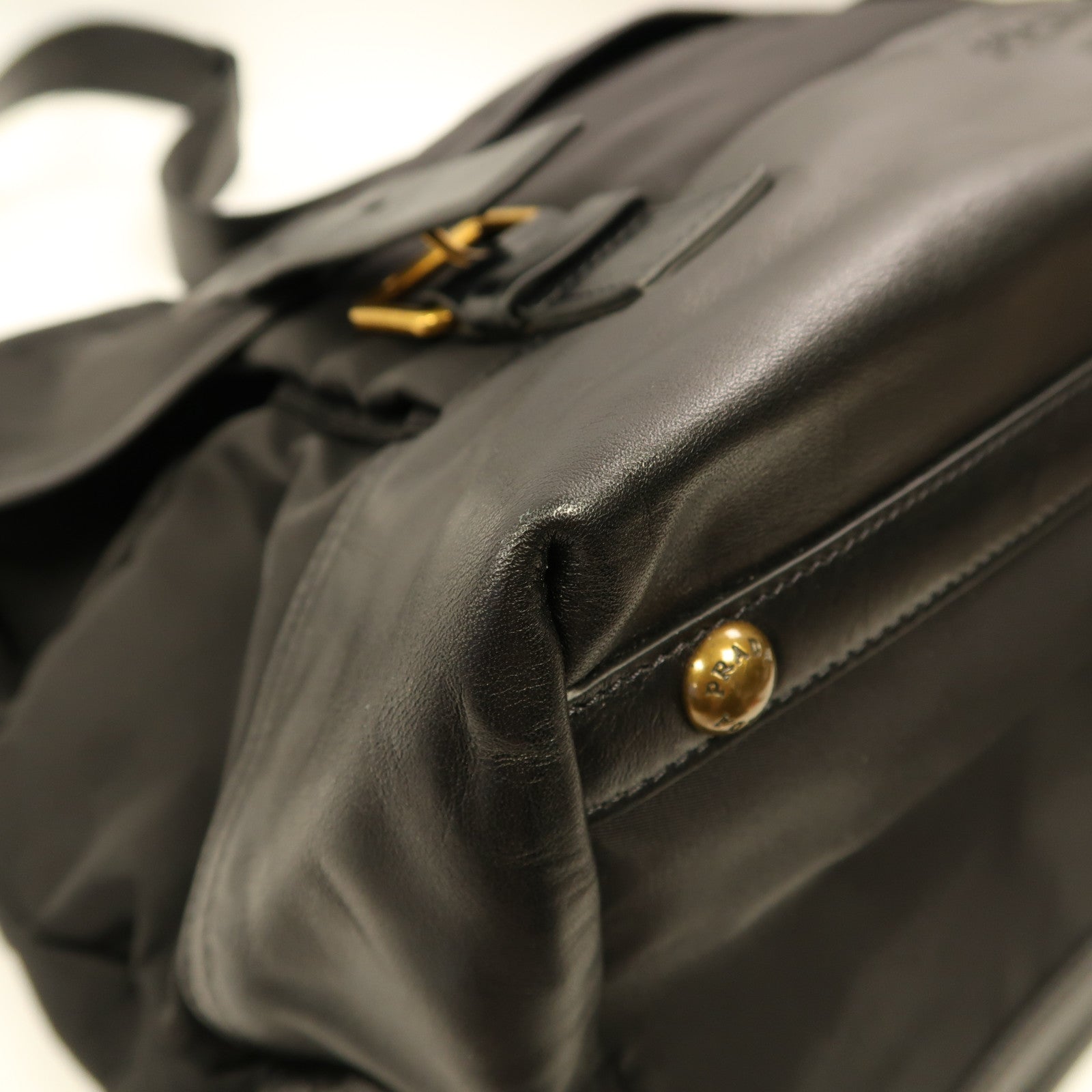 PRADA 尼龍Shoulder Bag金扣肩背袋黑色