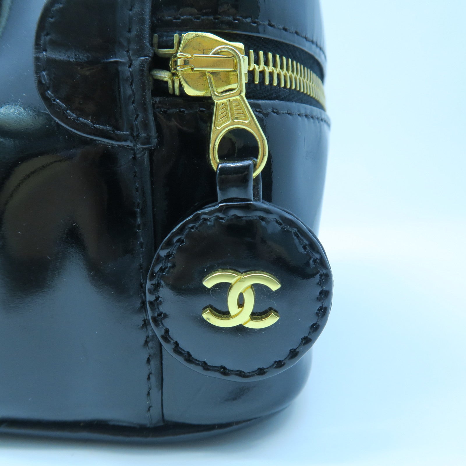 CHANEL 【清倉大減價】漆皮皮革Handbag金扣手挽袋黑色