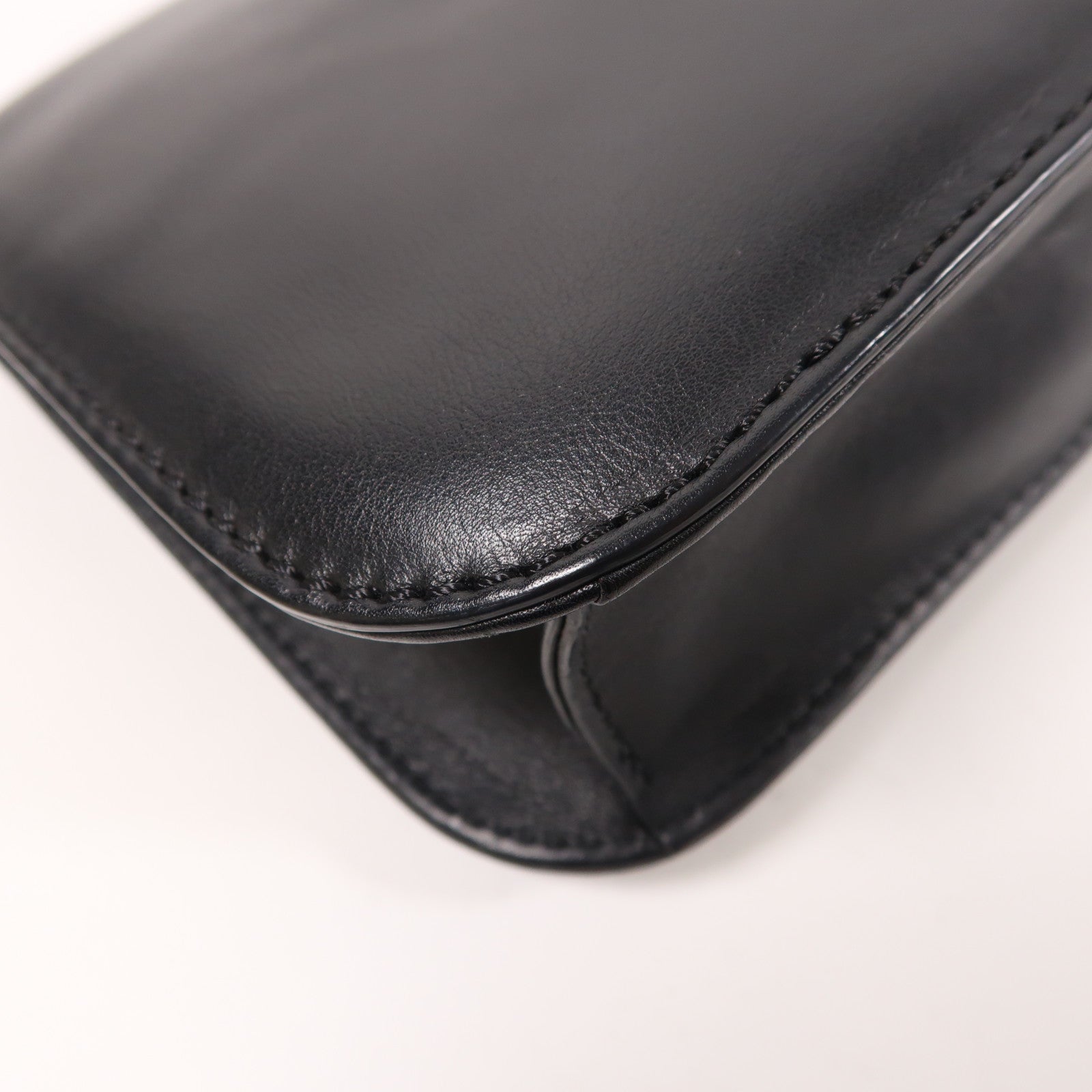 Valentino 牛皮皮革Chain Shoulder金扣鏈帶肩背袋