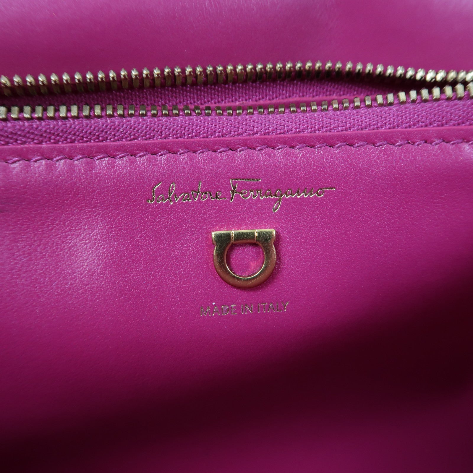 Salvatore Ferragamo 牛皮皮革Shoulder Bag金扣肩背袋粉紅色