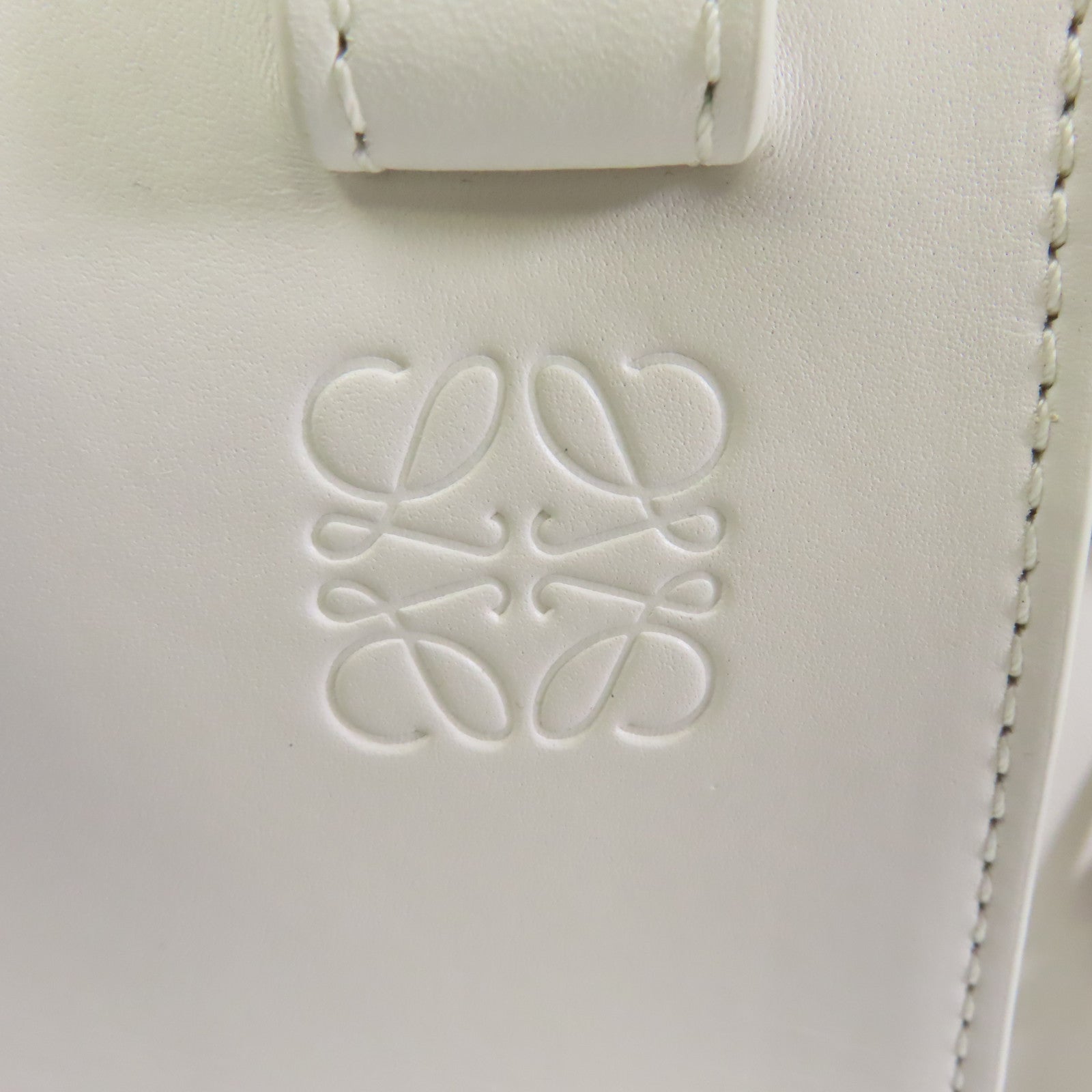 LOEWE 牛皮皮革Compact Hammock銀扣手挽肩背兩用袋白色