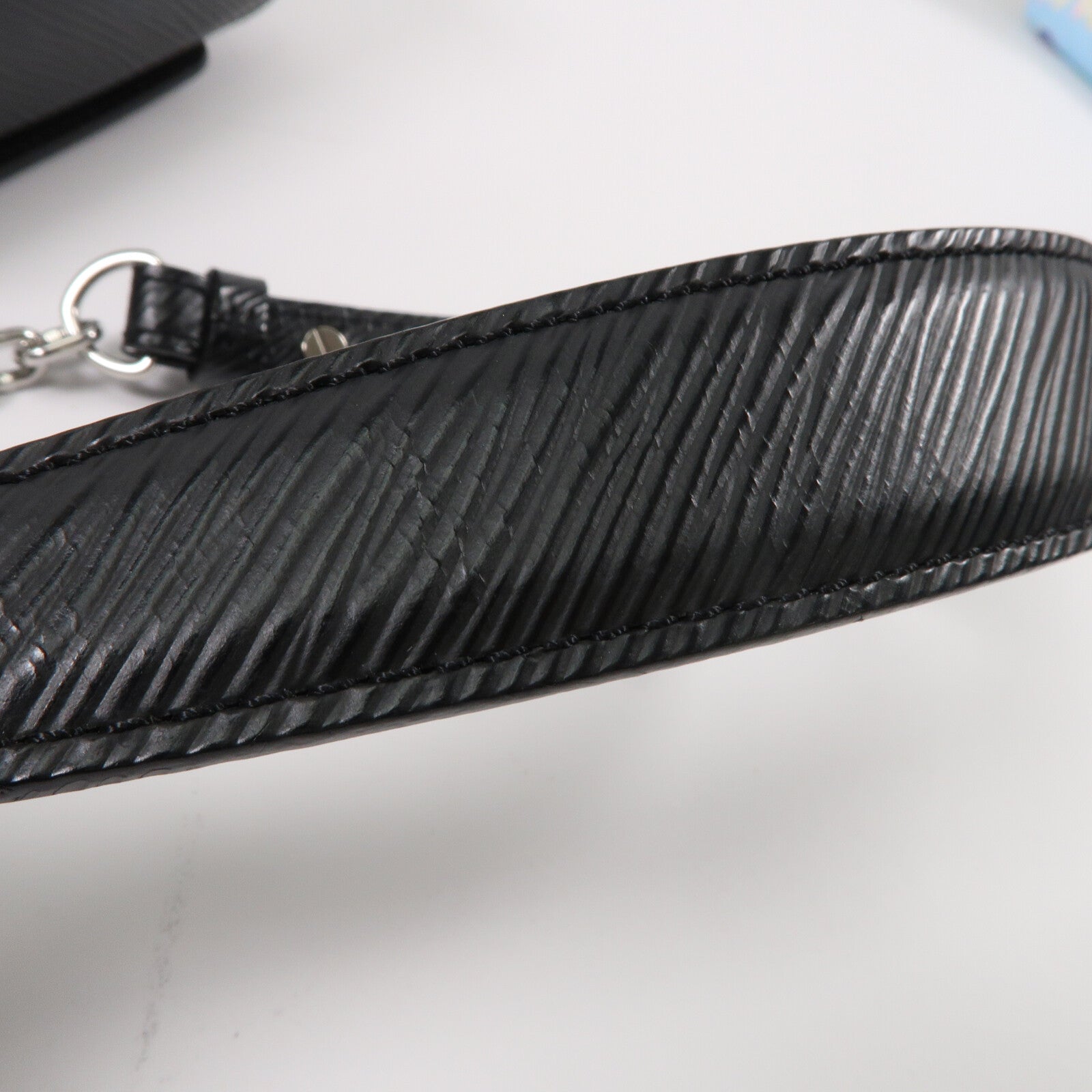 LOUIS VUITTON Epi Twist MM鏈帶肩背袋