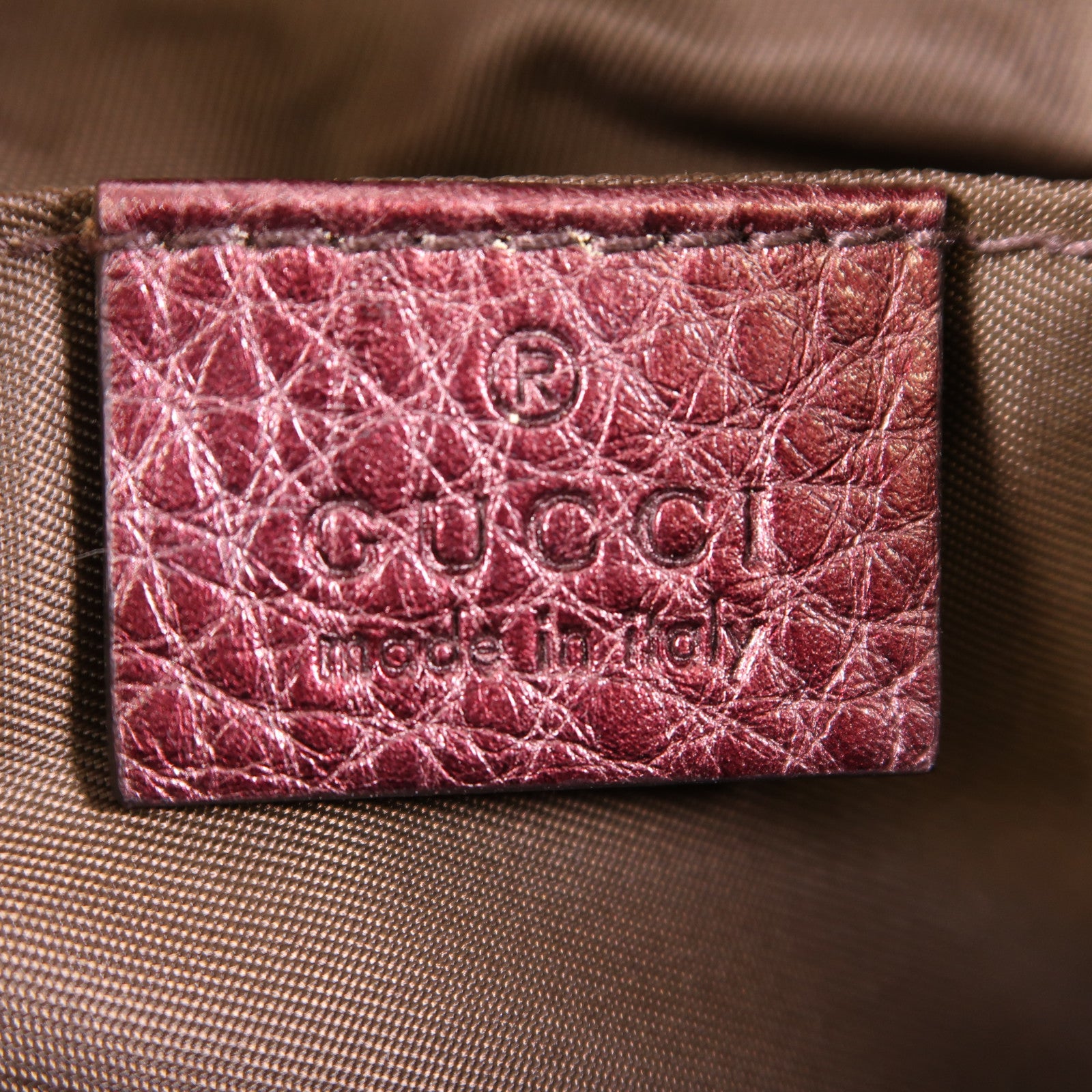 GUCCI 牛皮皮革Pouch金扣手拿包