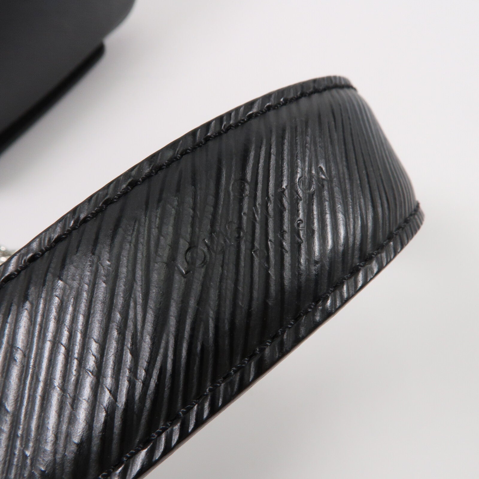 LOUIS VUITTON Epi Twist MM鏈帶肩背袋