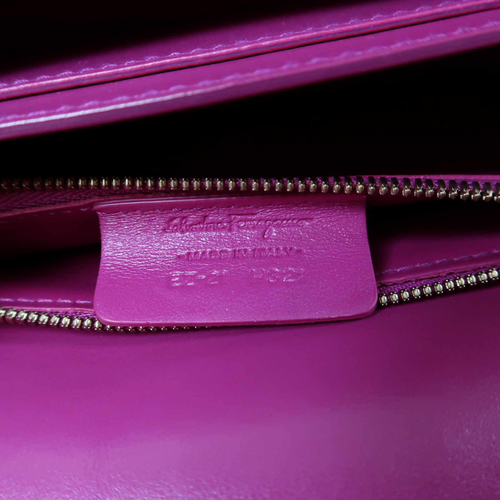 Salvatore Ferragamo 牛皮皮革Shoulder Bag金扣肩背袋粉紅色