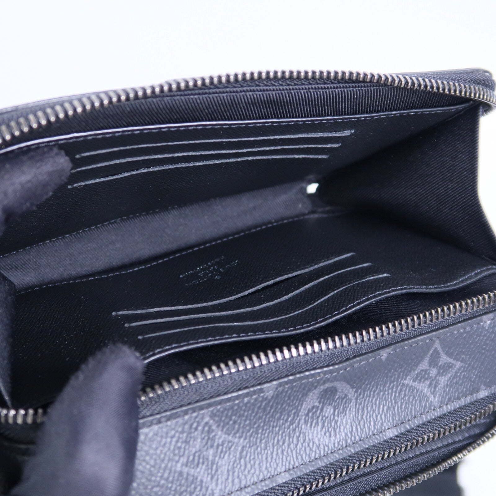 LOUIS VUITTON Monogram Eclipse Alpha肩背袋