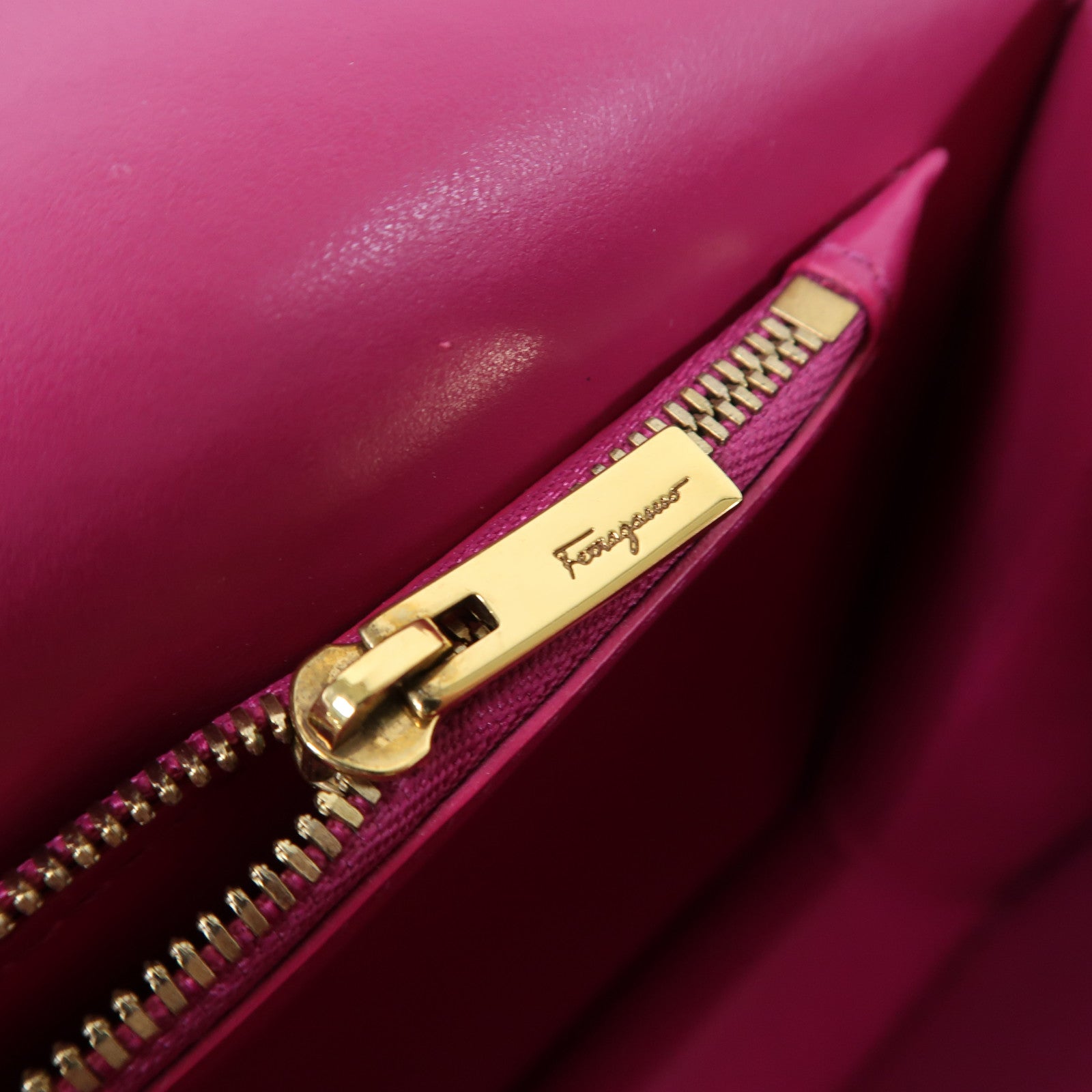 Salvatore Ferragamo 牛皮皮革Shoulder Bag金扣肩背袋粉紅色