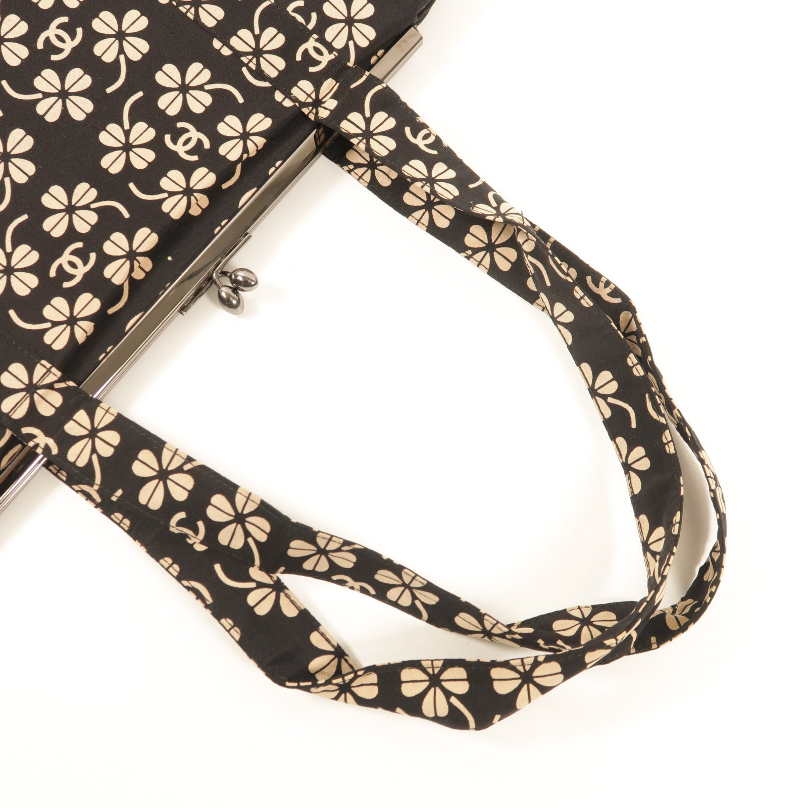 CHANEL Stain Shoulder Bag銀扣肩背袋