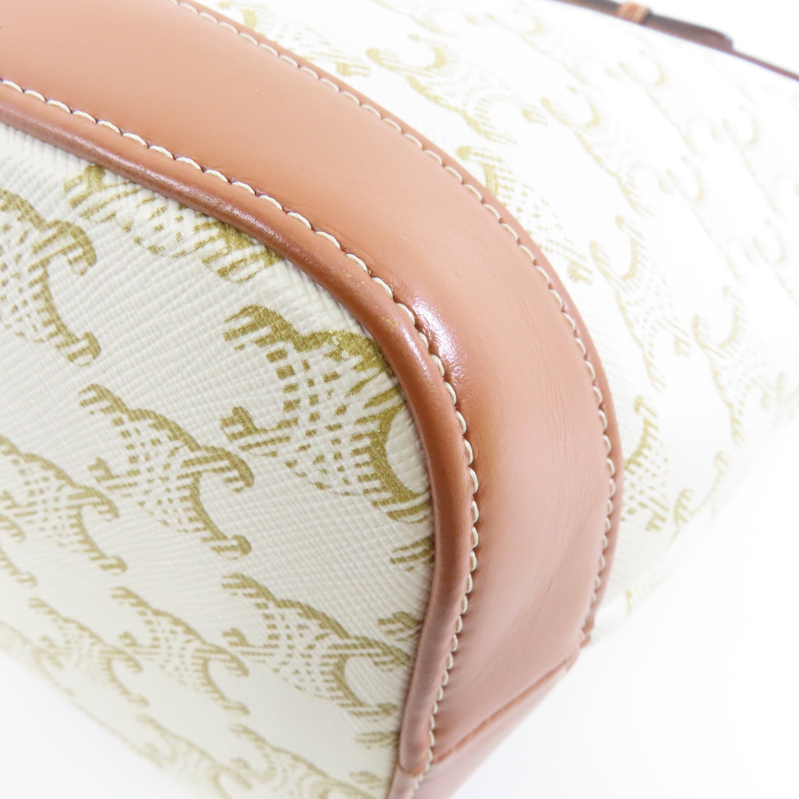 CELINE 塗層帆布Triomphe Bucket金扣肩背袋白色