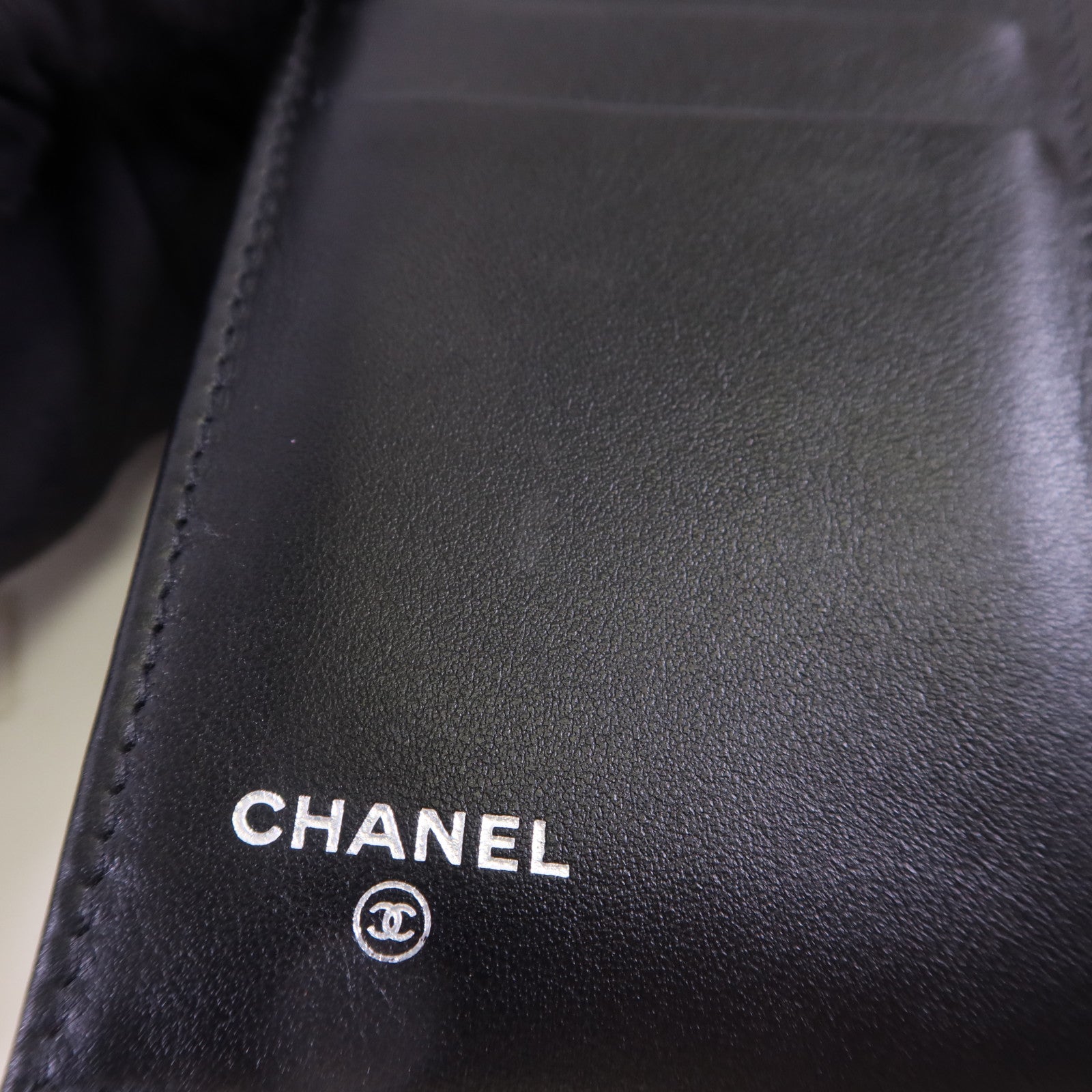 CHANEL 牛皮皮革Trifold Wallet銀扣錢包