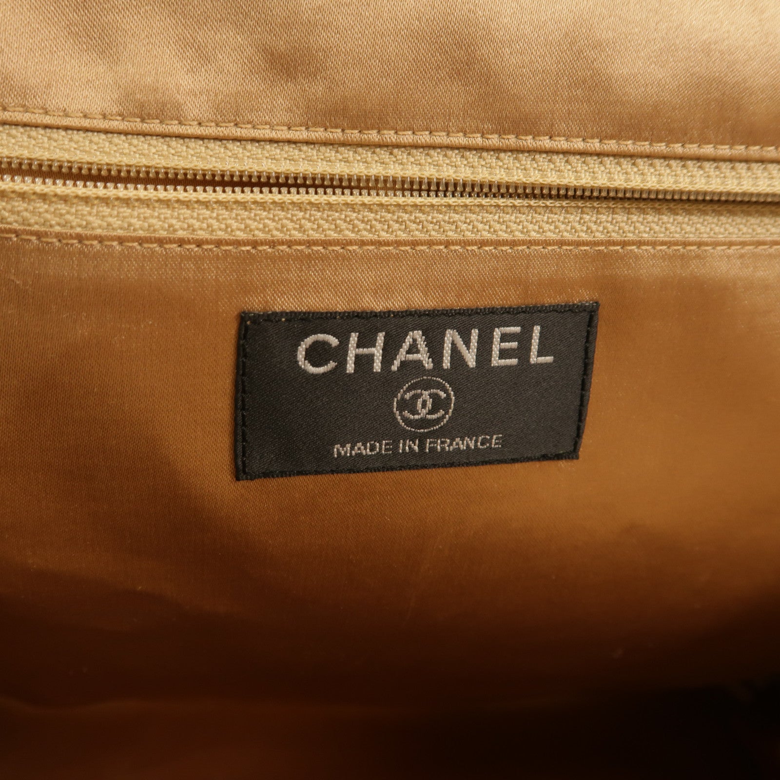 CHANEL Stain Shoulder Bag銀扣肩背袋