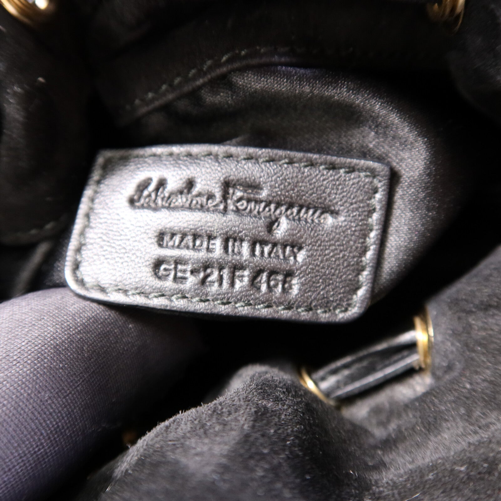 Salvatore Ferragamo 麂皮/牛皮皮革Shoulder Bag金扣肩背袋