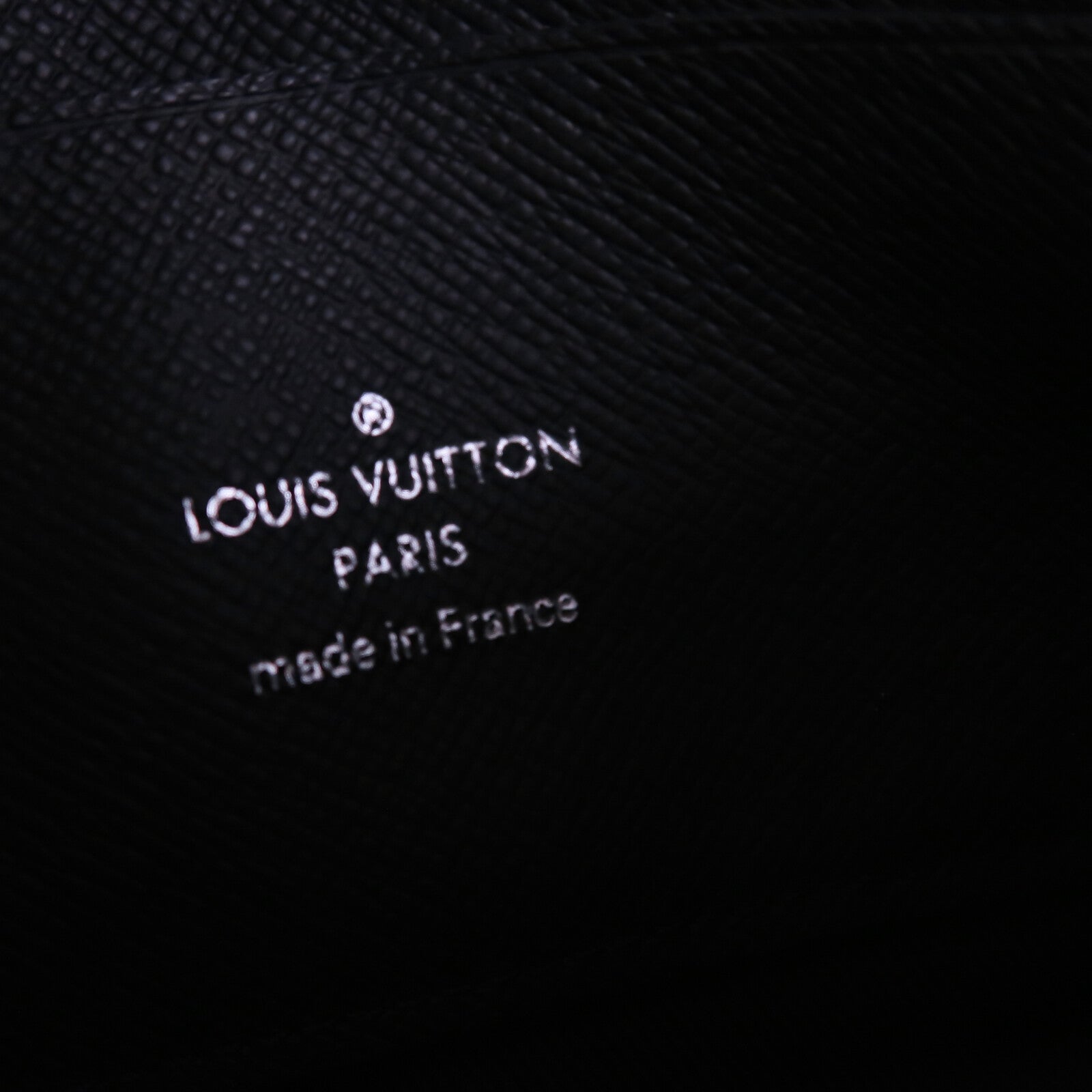 LOUIS VUITTON Monogram Eclipse Alpha肩背袋