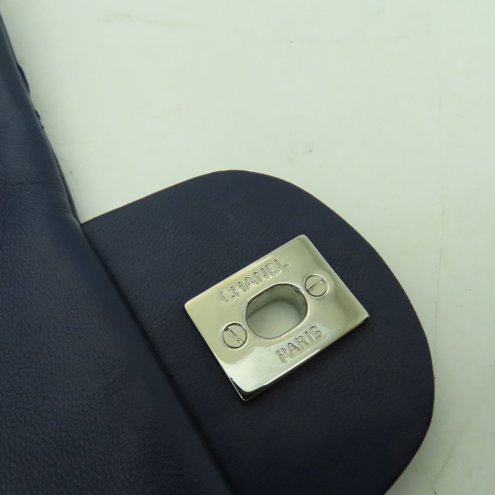 CHANEL 菱格牛皮皮革Chain Shoulder銀扣鏈帶肩背袋深藍色
