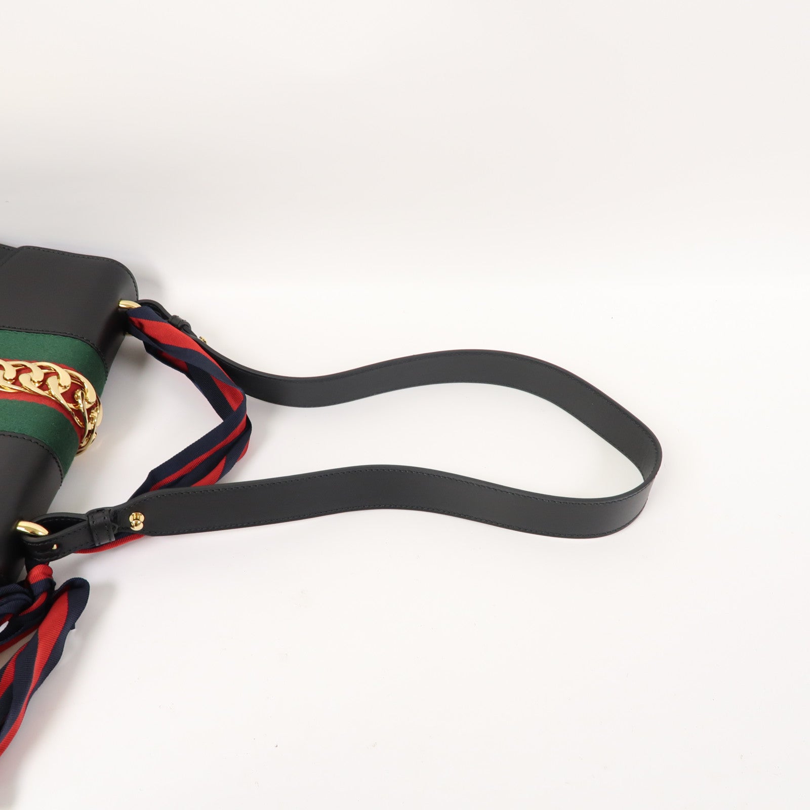 GUCCI 牛皮皮革Sylvie Small Shoulder Bag金扣黑色