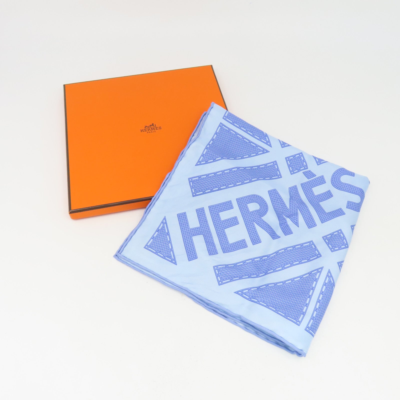 HERMES 【激減優惠】絲質Scarf絲巾淺藍色