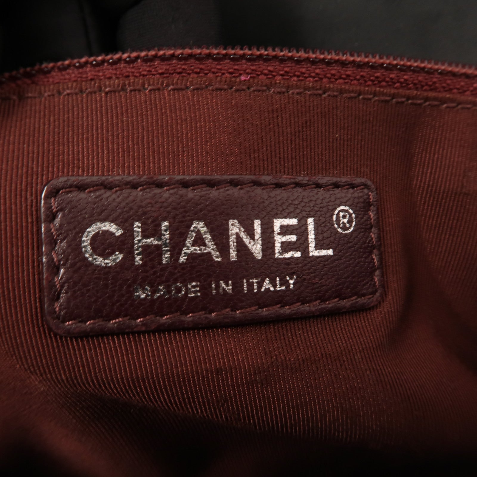 CHANEL 牛皮皮革Boy 28銀扣鏈帶肩背袋