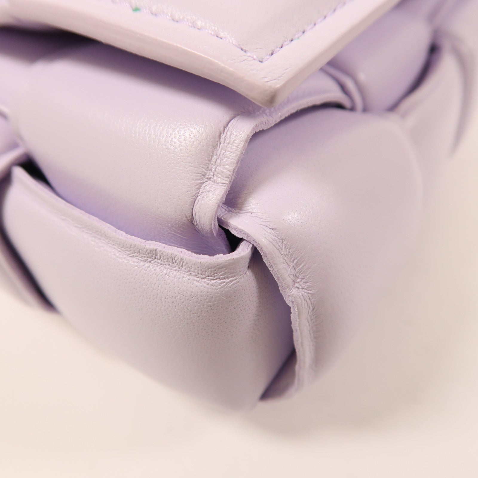 BOTTEGA VENETA 羊皮皮革Padded Cassette金扣肩背袋