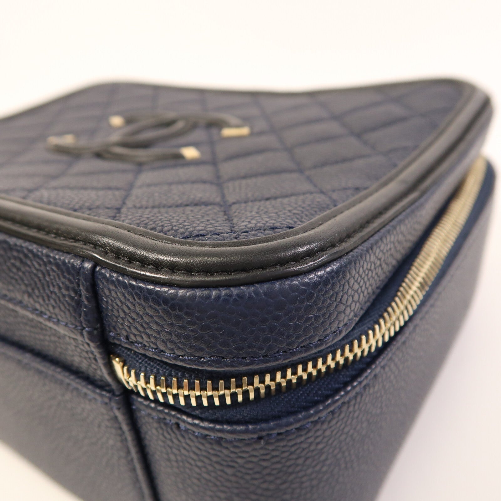 CHANEL 牛皮皮革Filigree Vanity Case金扣手挽肩背兩用袋