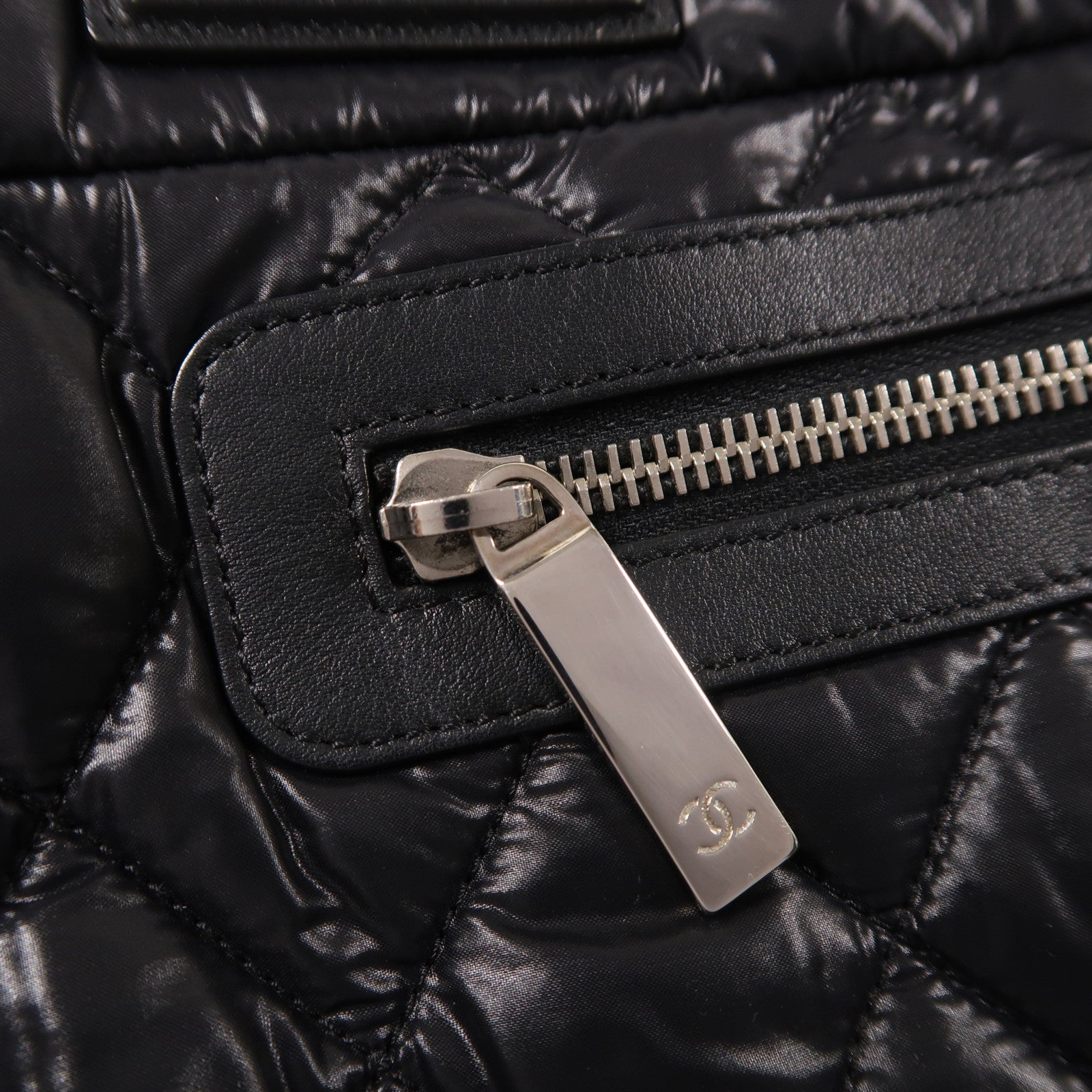 CHANEL 尼龍Coco Cocoon銀扣手挽袋
