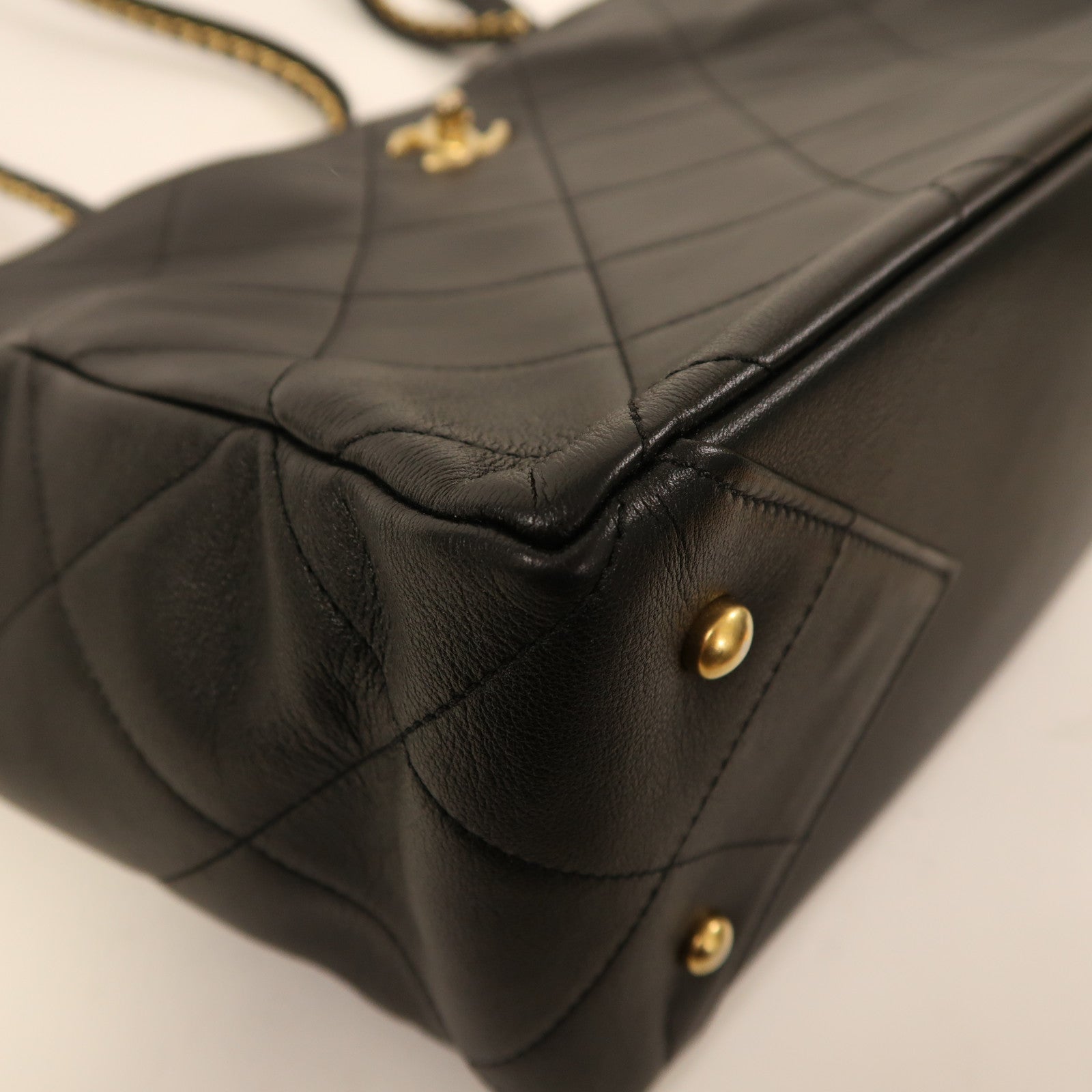 CHANEL 牛皮皮革Matelasse Tote金扣肩背袋黑色