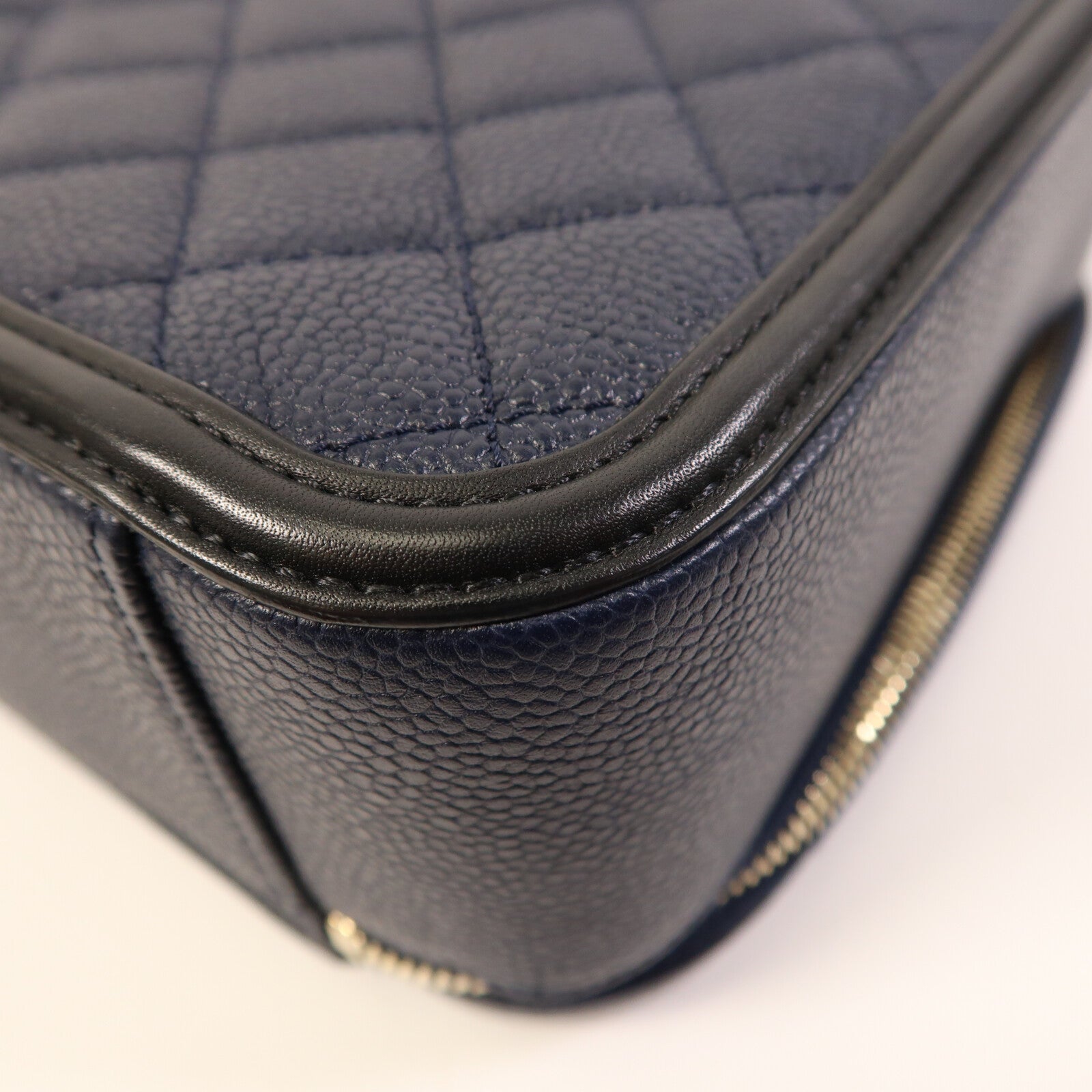 CHANEL 牛皮皮革Filigree Vanity Case金扣手挽肩背兩用袋