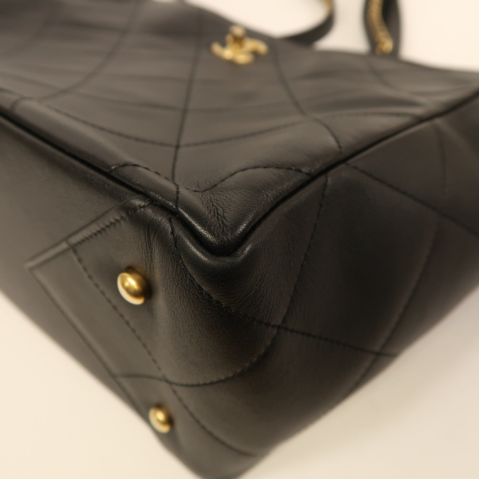 CHANEL 牛皮皮革Matelasse Tote金扣肩背袋黑色